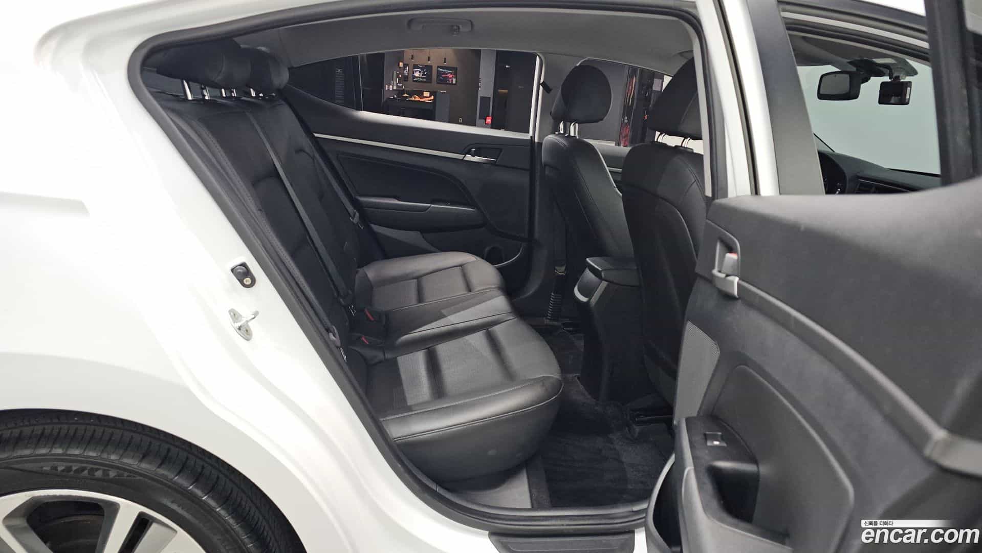 AVANTE Hyundai 2018.7-INNER-036