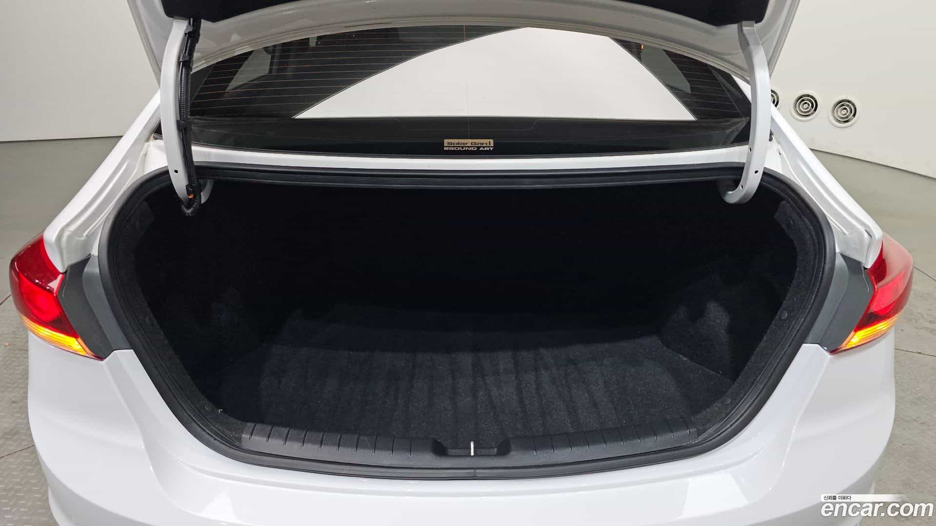 AVANTE Hyundai 2018.7-OPTION-042