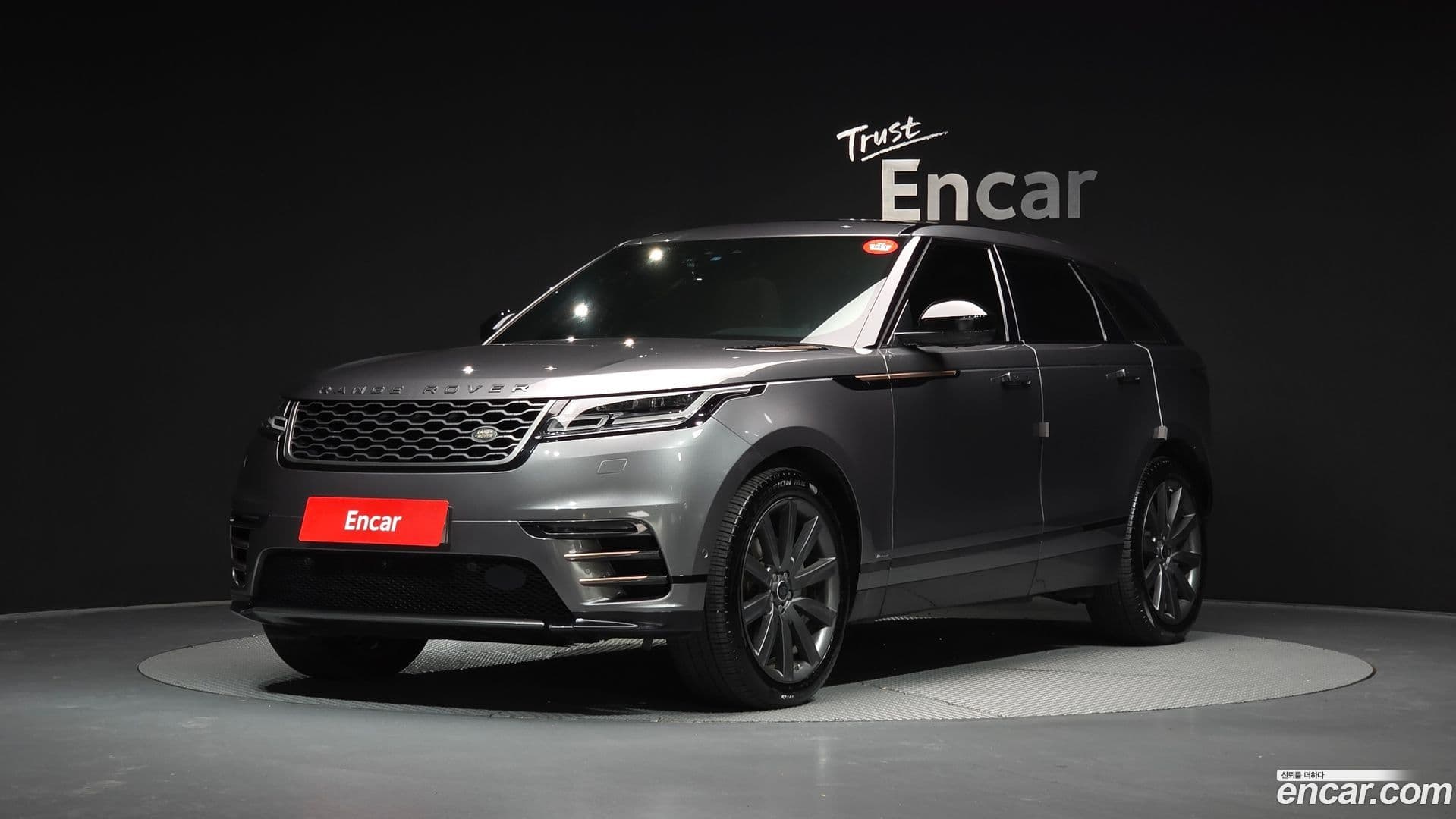 Main__Slider__Photo:Range Rover Velar Land Rover 2018.0-0