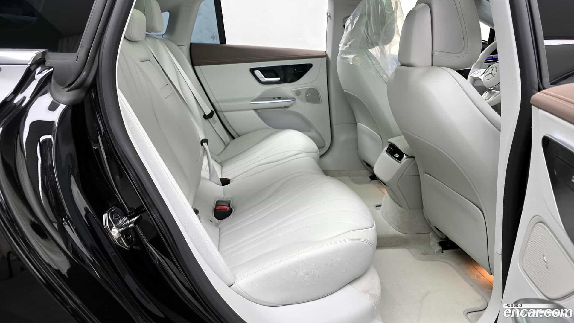 EQE Mercedes-Benz 2024.9-OPTION-016
