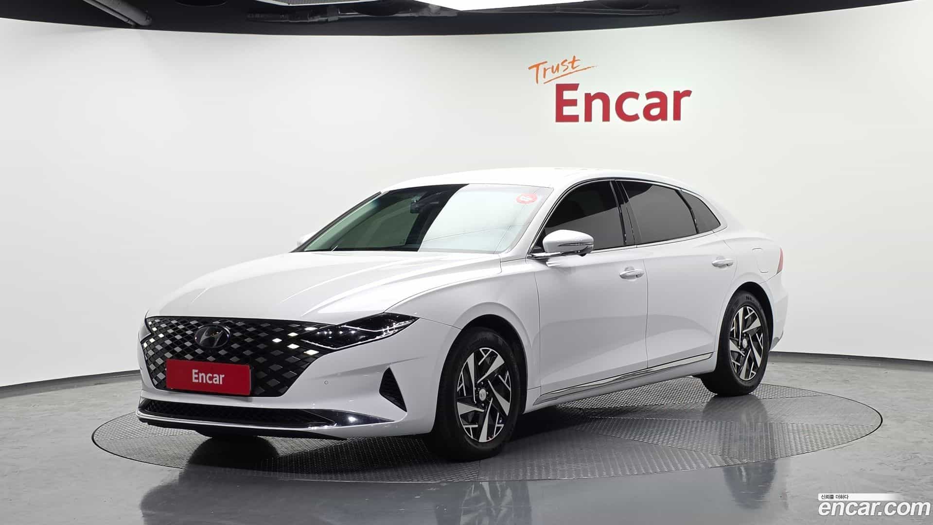 Grandeur Hyundai 2022.3-OUTER-001