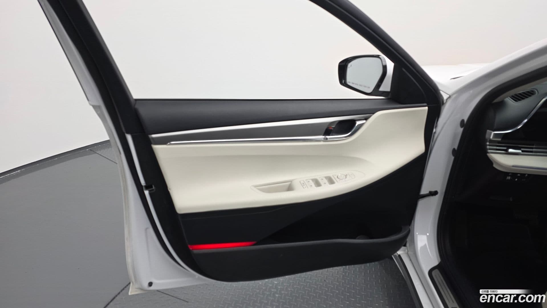 Main__Slider__Photo:Grandeur Hyundai 2022.3-23