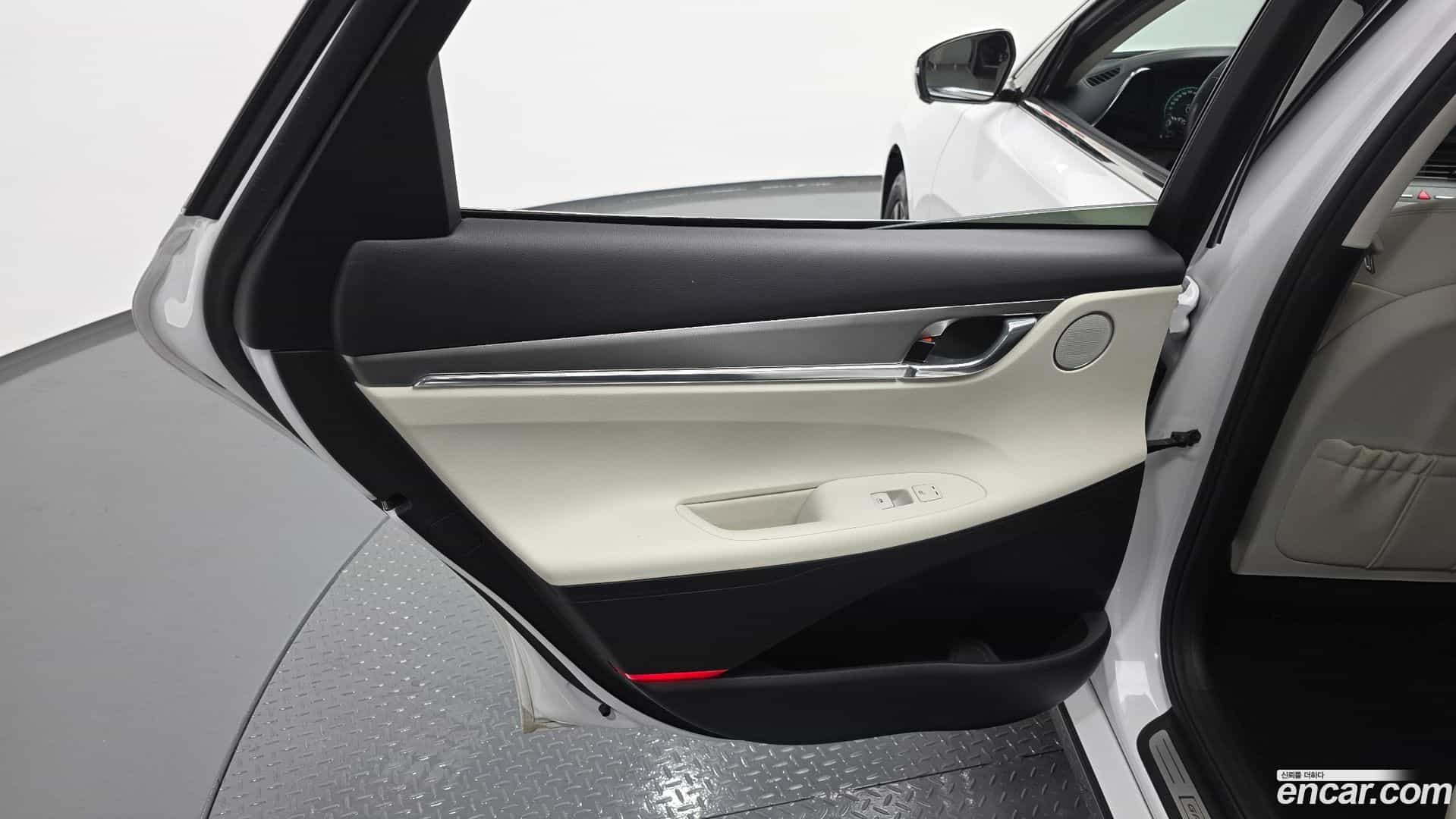 Grandeur Hyundai 2022.3-INNER-035