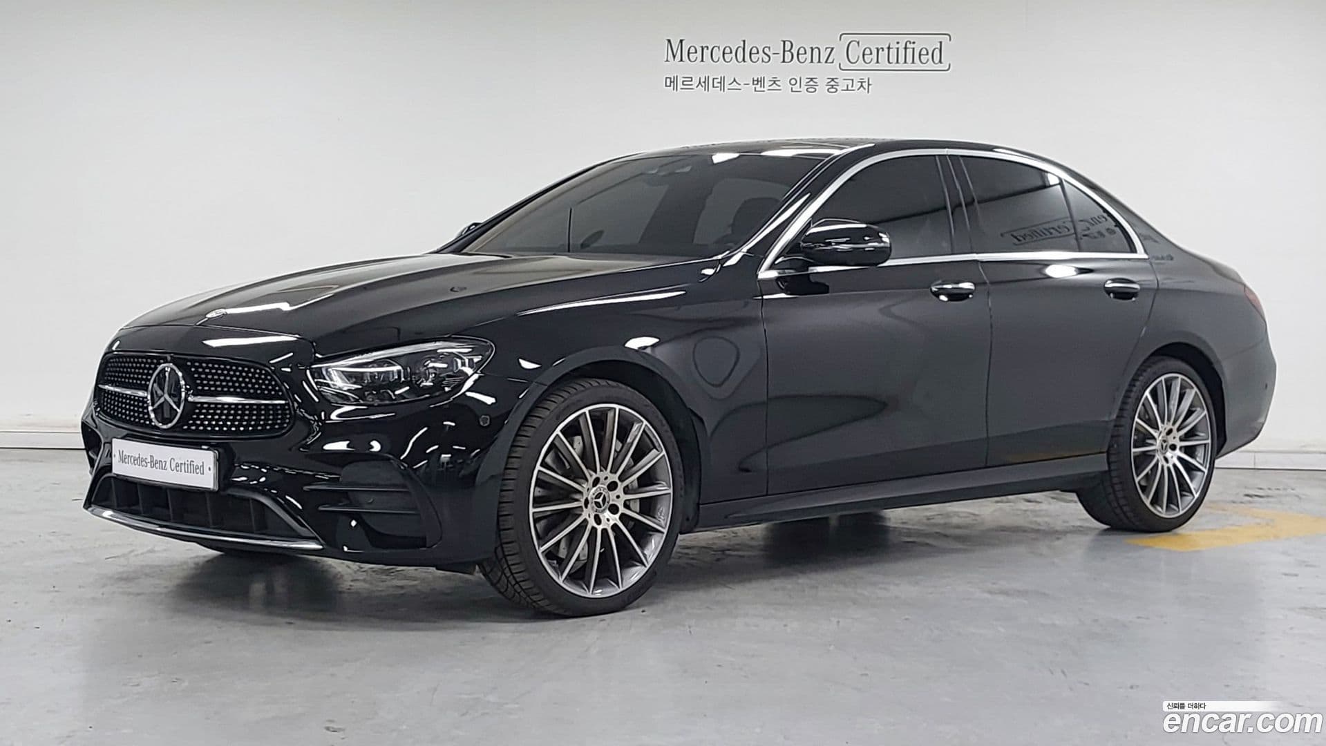 Main__Slider__Photo:E-Class Mercedes-Benz 2022.1-0