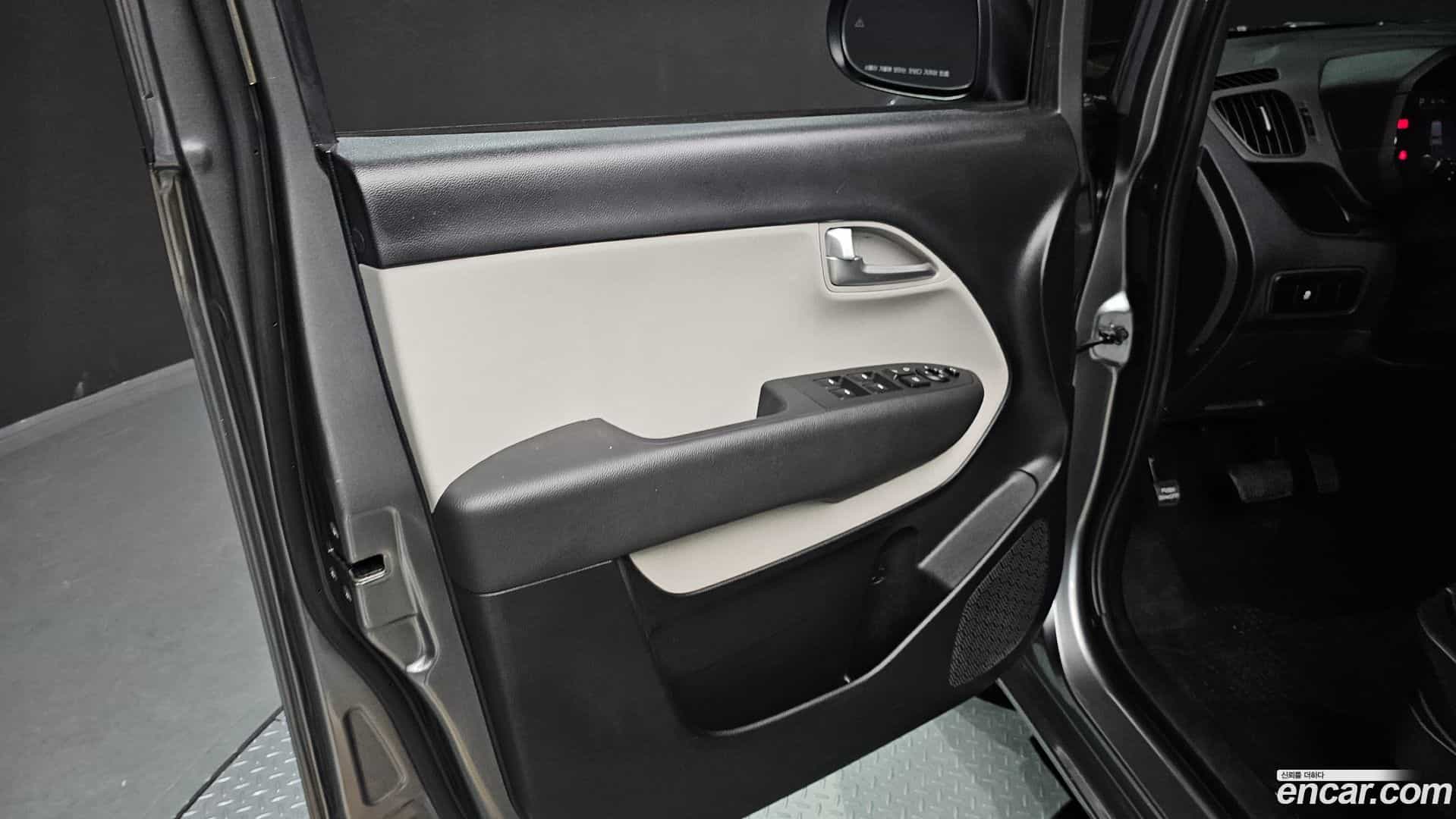 RAY Kia 2023.4-INNER-034