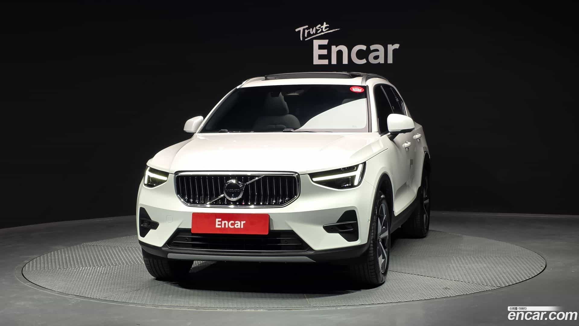 XC40 Volvo 2025.11-OUTER-003