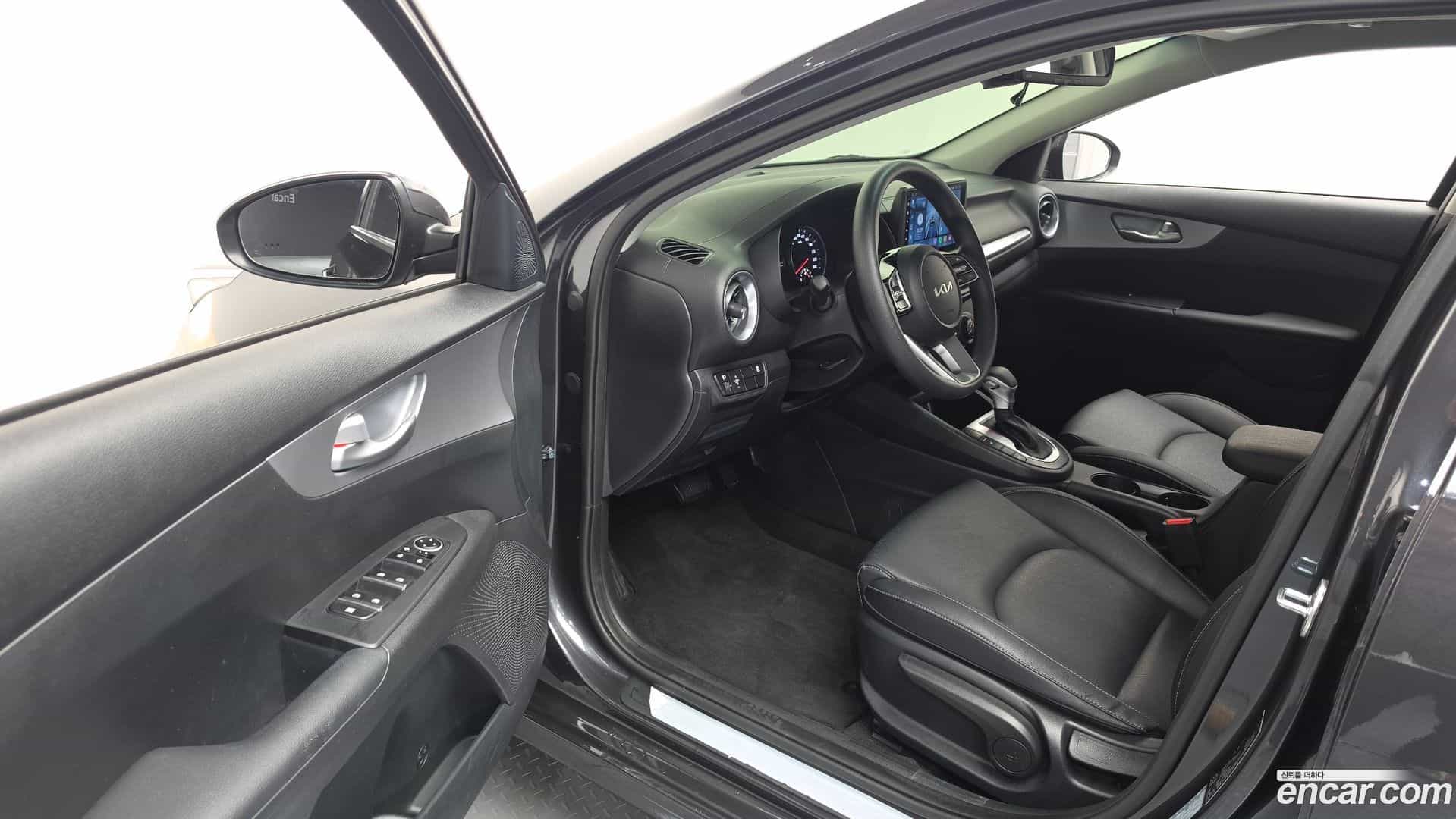 K3 Kia 2023.1-INNER-010