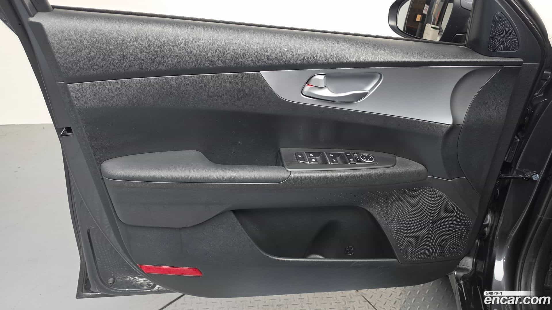 K3 Kia 2023.1-INNER-034