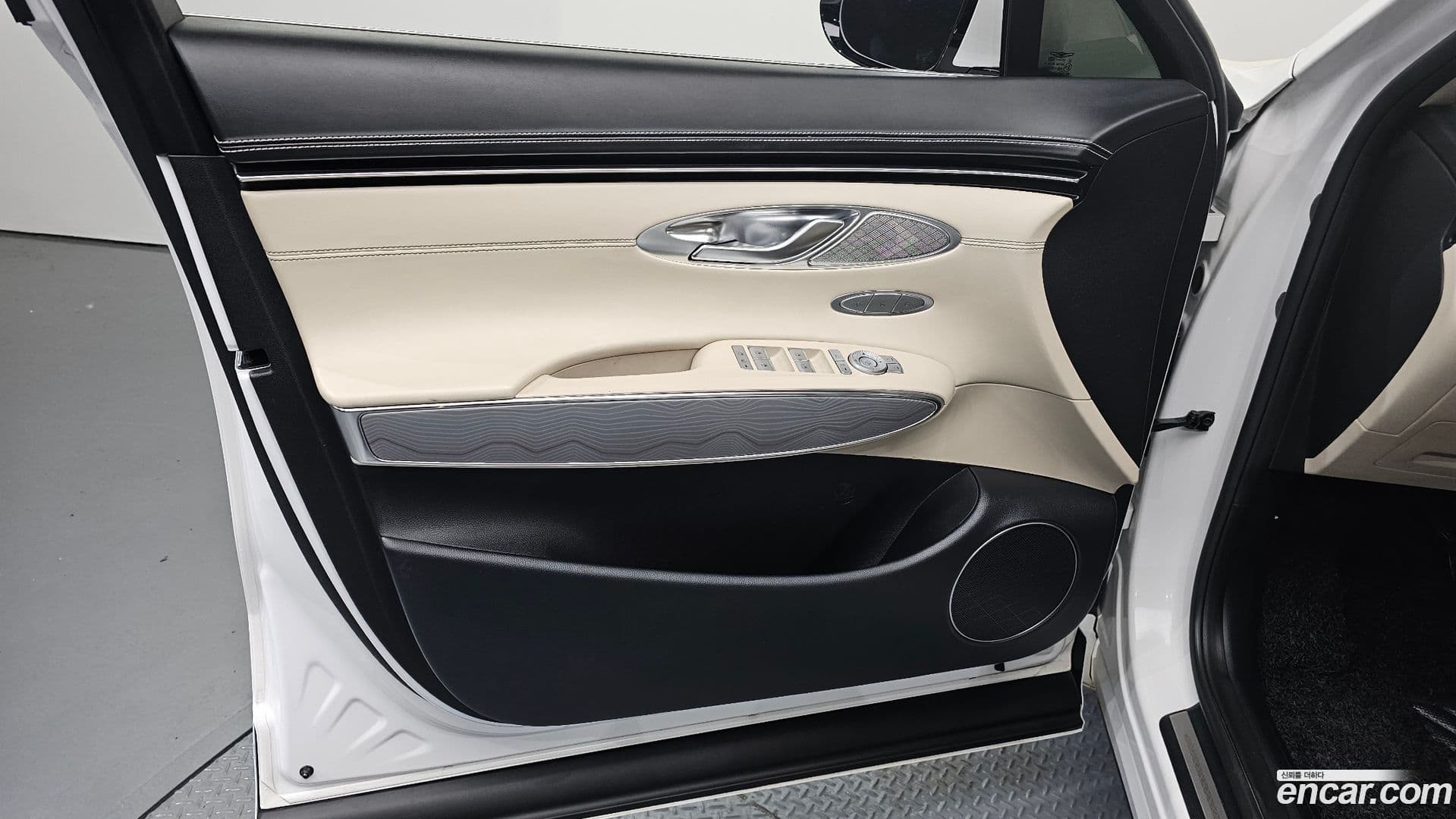 Main__Slider__Photo:GV70 Genesis 2022.3-23
