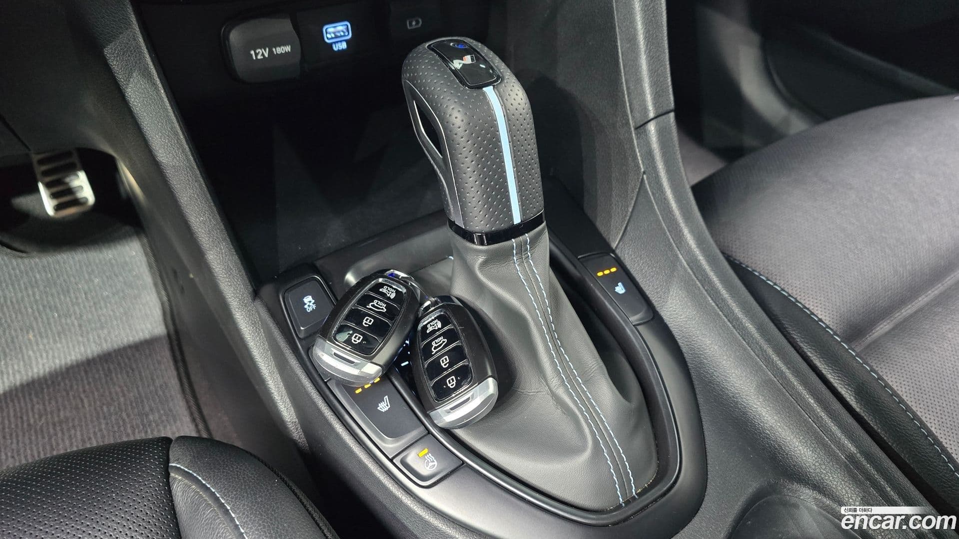 Main__Slider__Photo:Veloster Hyundai 2020.9-8