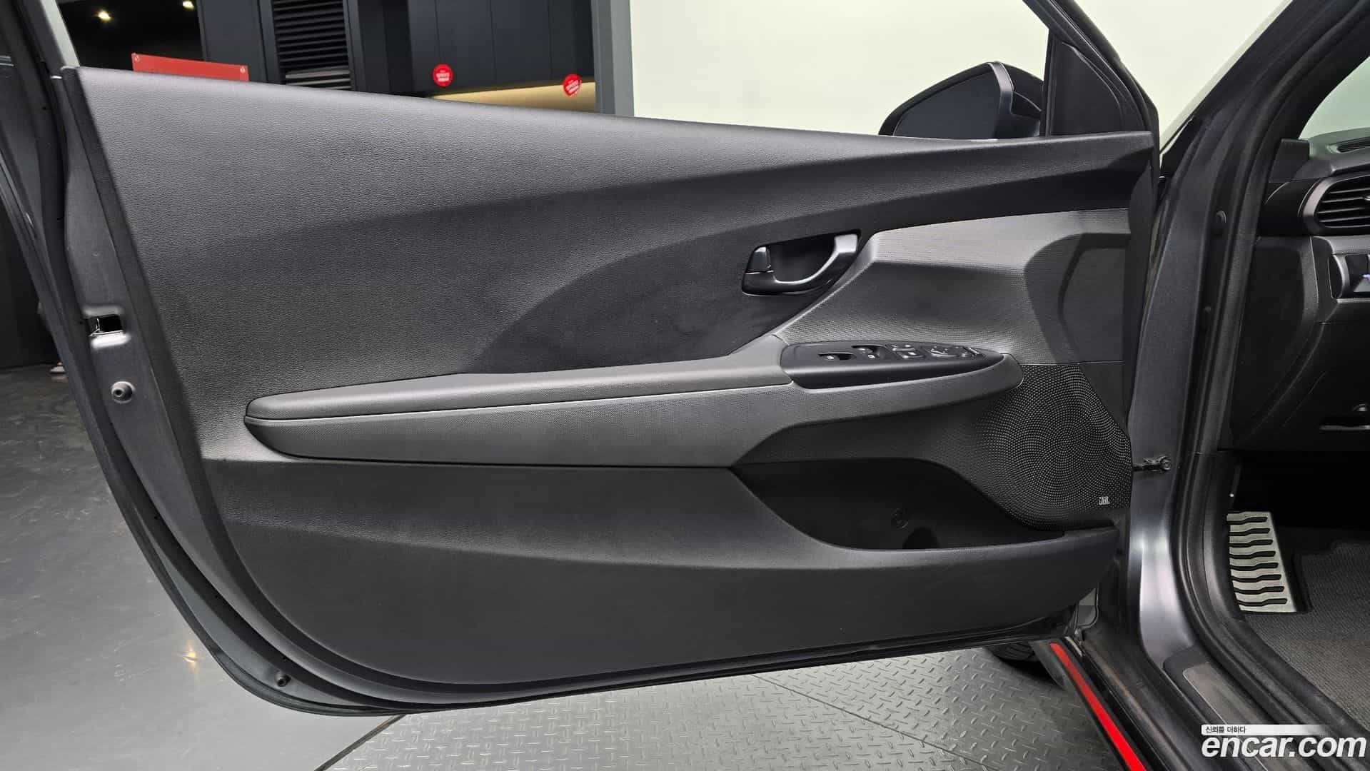 Veloster Hyundai 2020.9-INNER-034