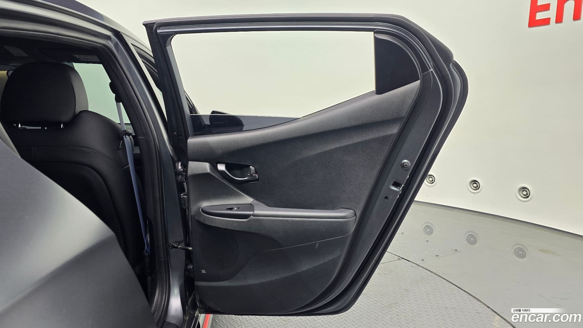 Main__Slider__Photo:Veloster Hyundai 2020.9-24