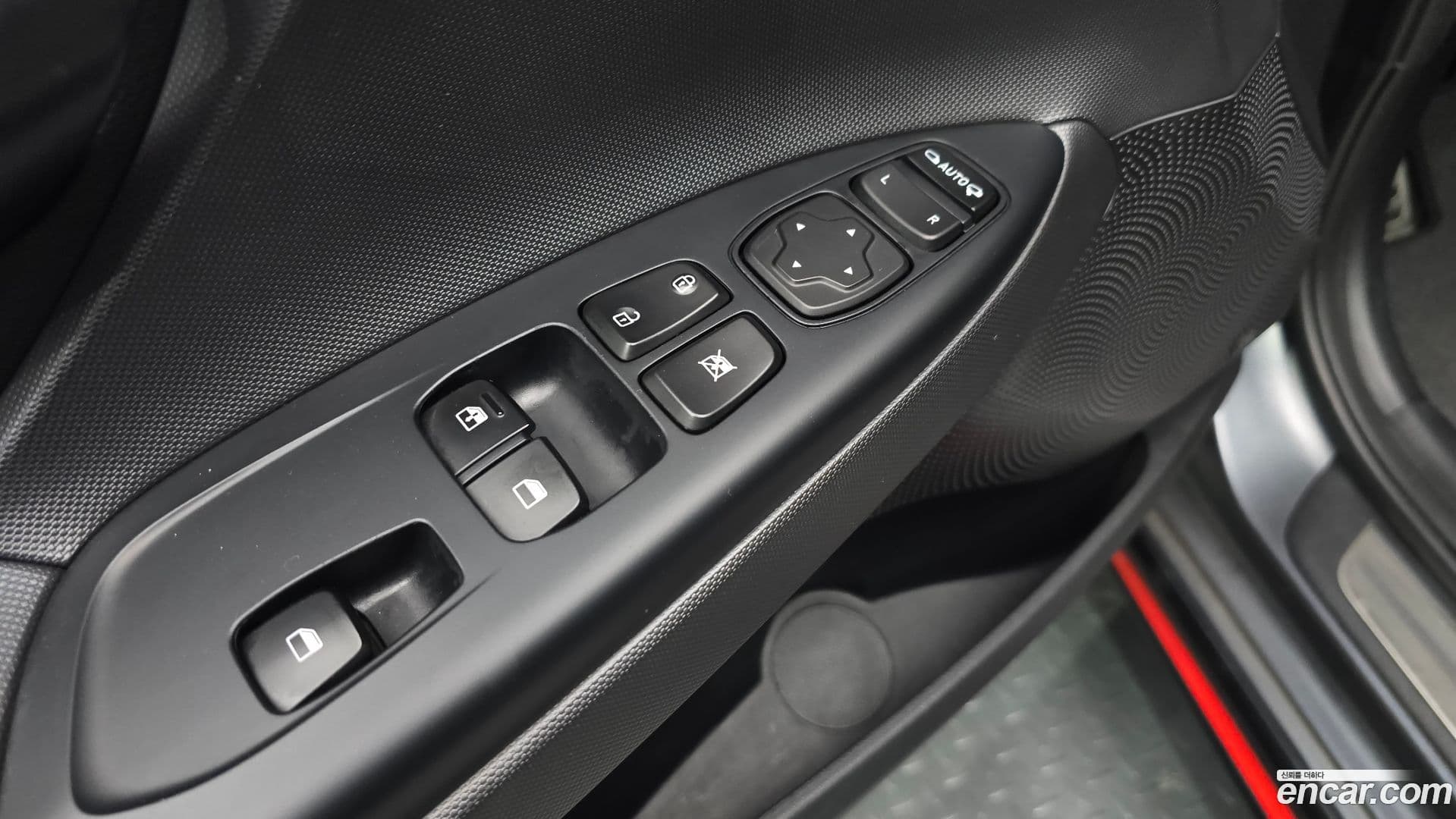 Main__Slider__Photo:Veloster Hyundai 2020.9-27