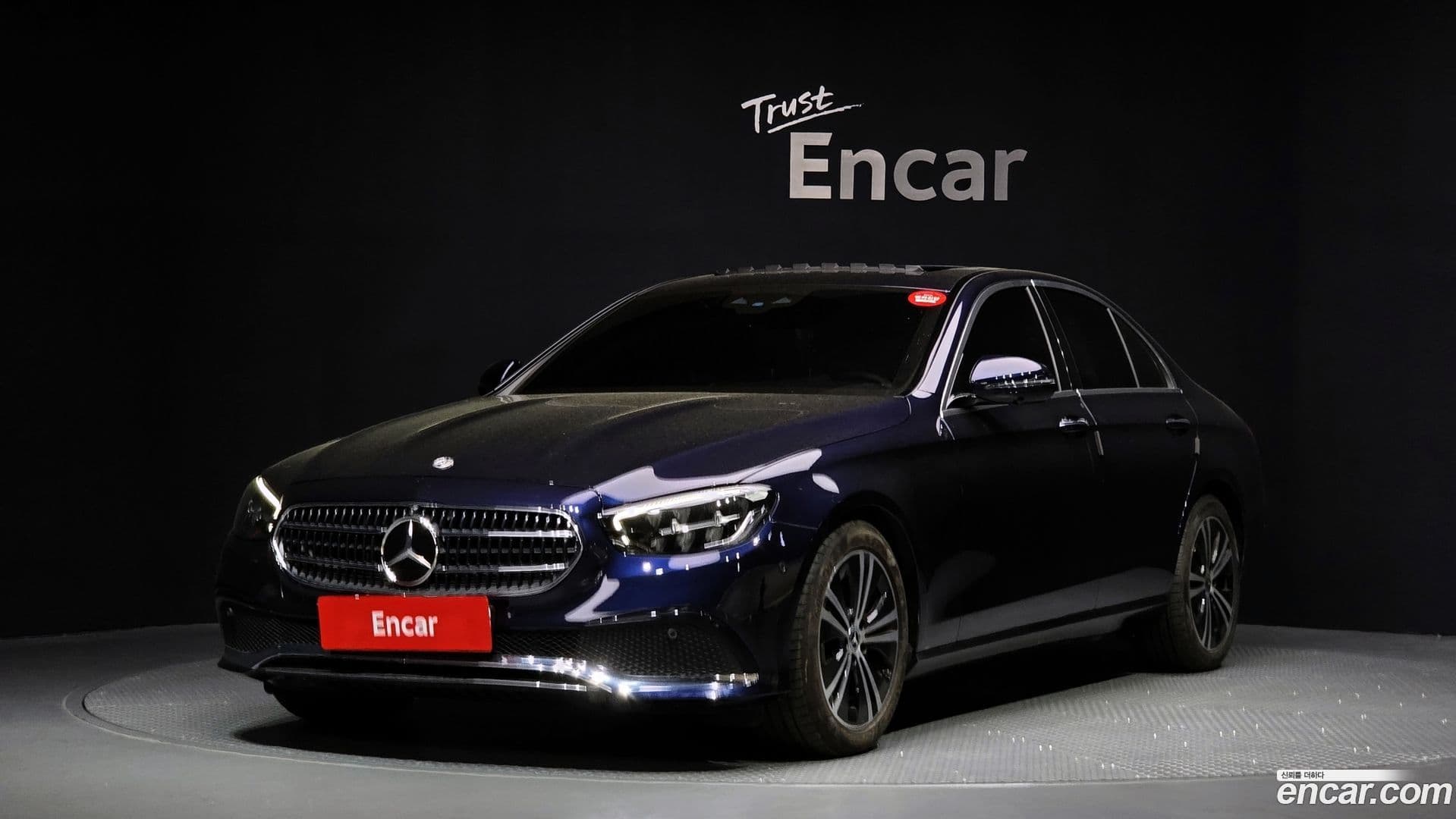 Main__Slider__Photo:E-Class Mercedes-Benz 2022.1-0