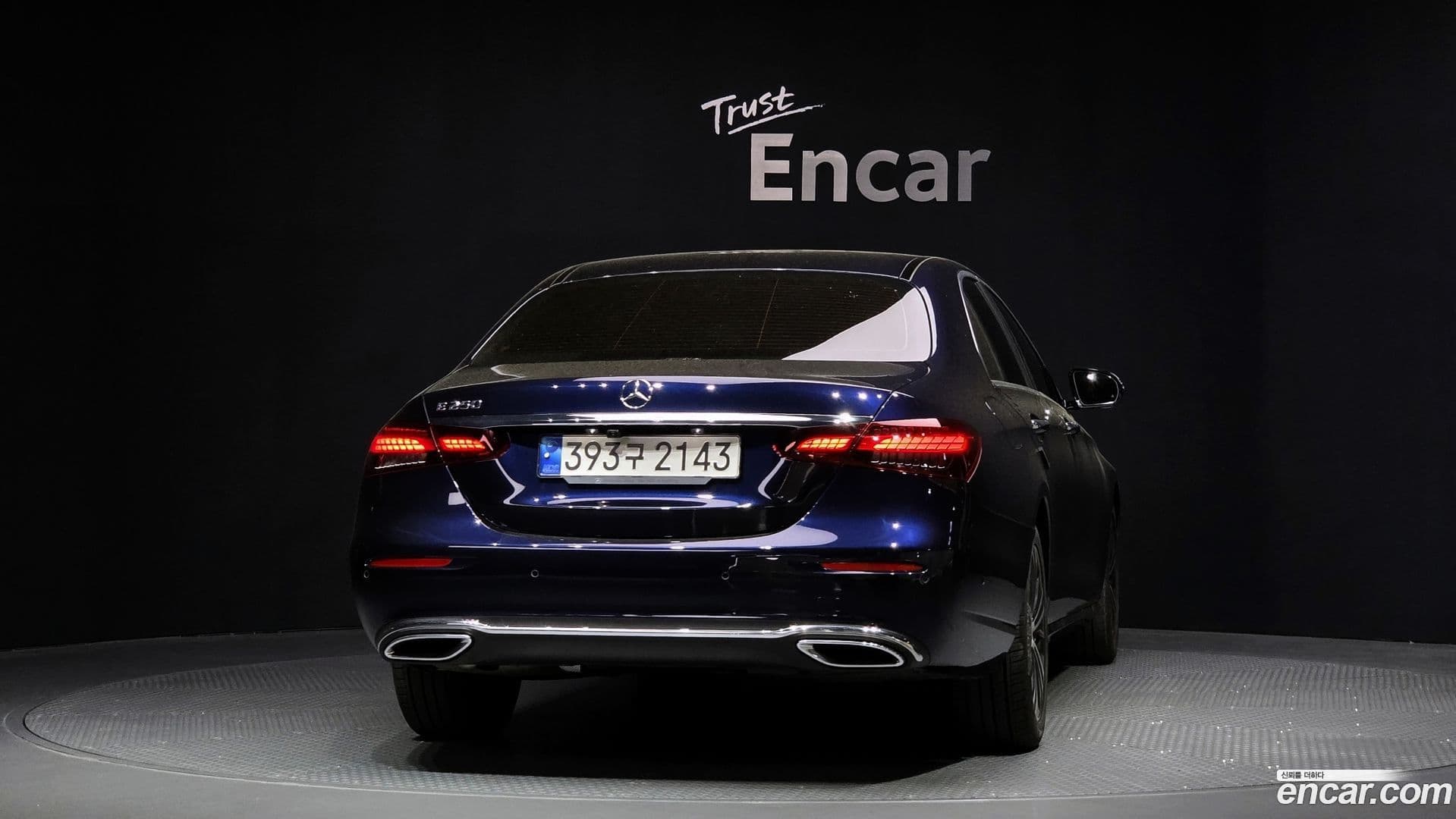 Main__Slider__Photo:E-Class Mercedes-Benz 2022.1-3