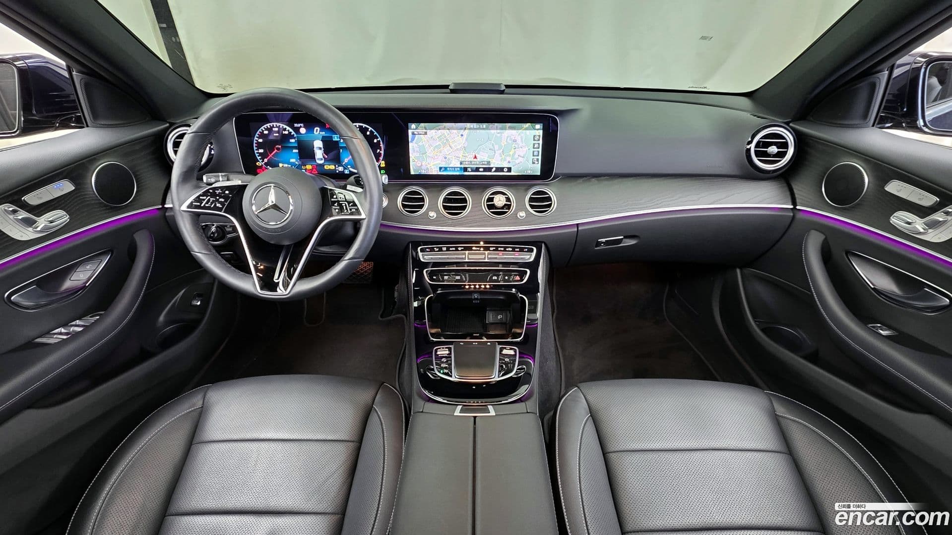 Main__Slider__Photo:E-Class Mercedes-Benz 2022.1-6