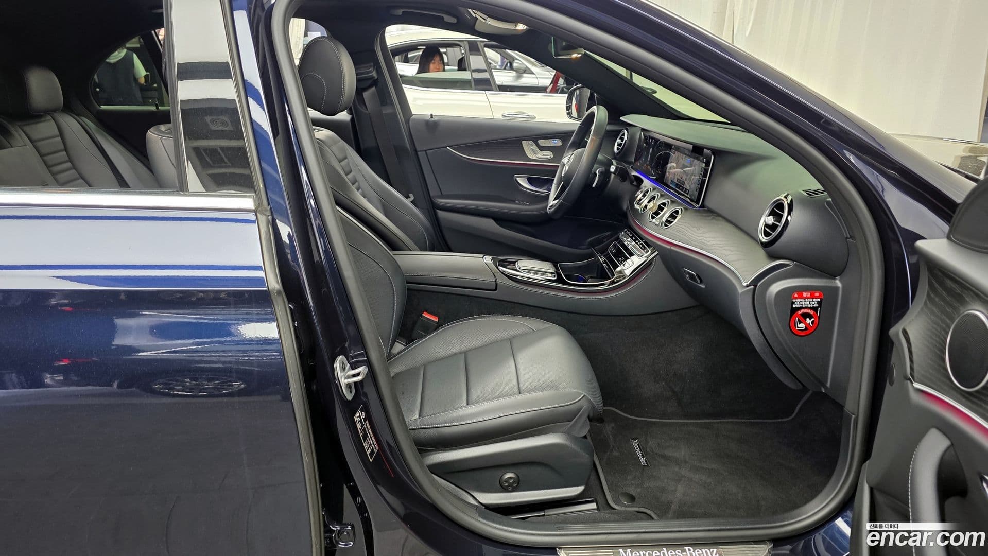 Main__Slider__Photo:E-Class Mercedes-Benz 2022.1-10