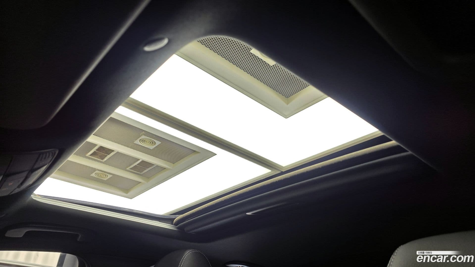 Main__Slider__Photo:E-Class Mercedes-Benz 2022.1-18