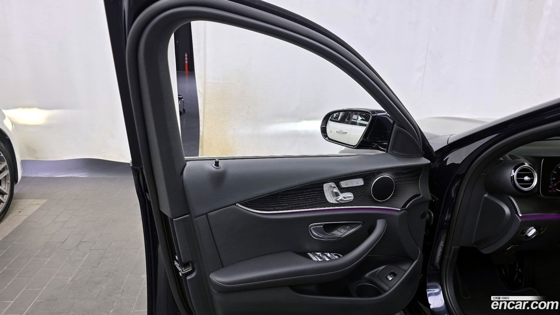 Main__Slider__Photo:E-Class Mercedes-Benz 2022.1-23