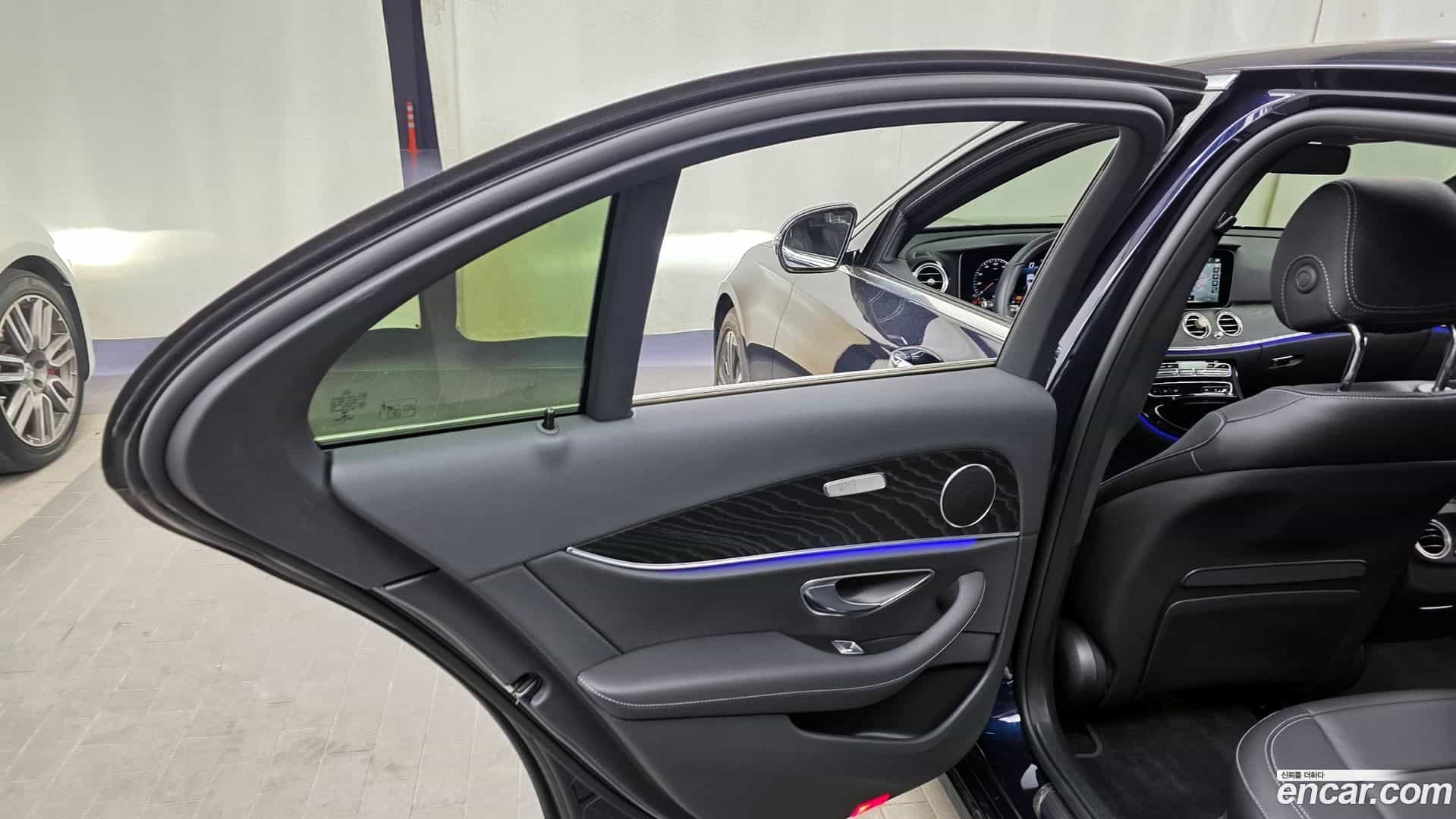 E-Class Mercedes-Benz 2022.1-INNER-035