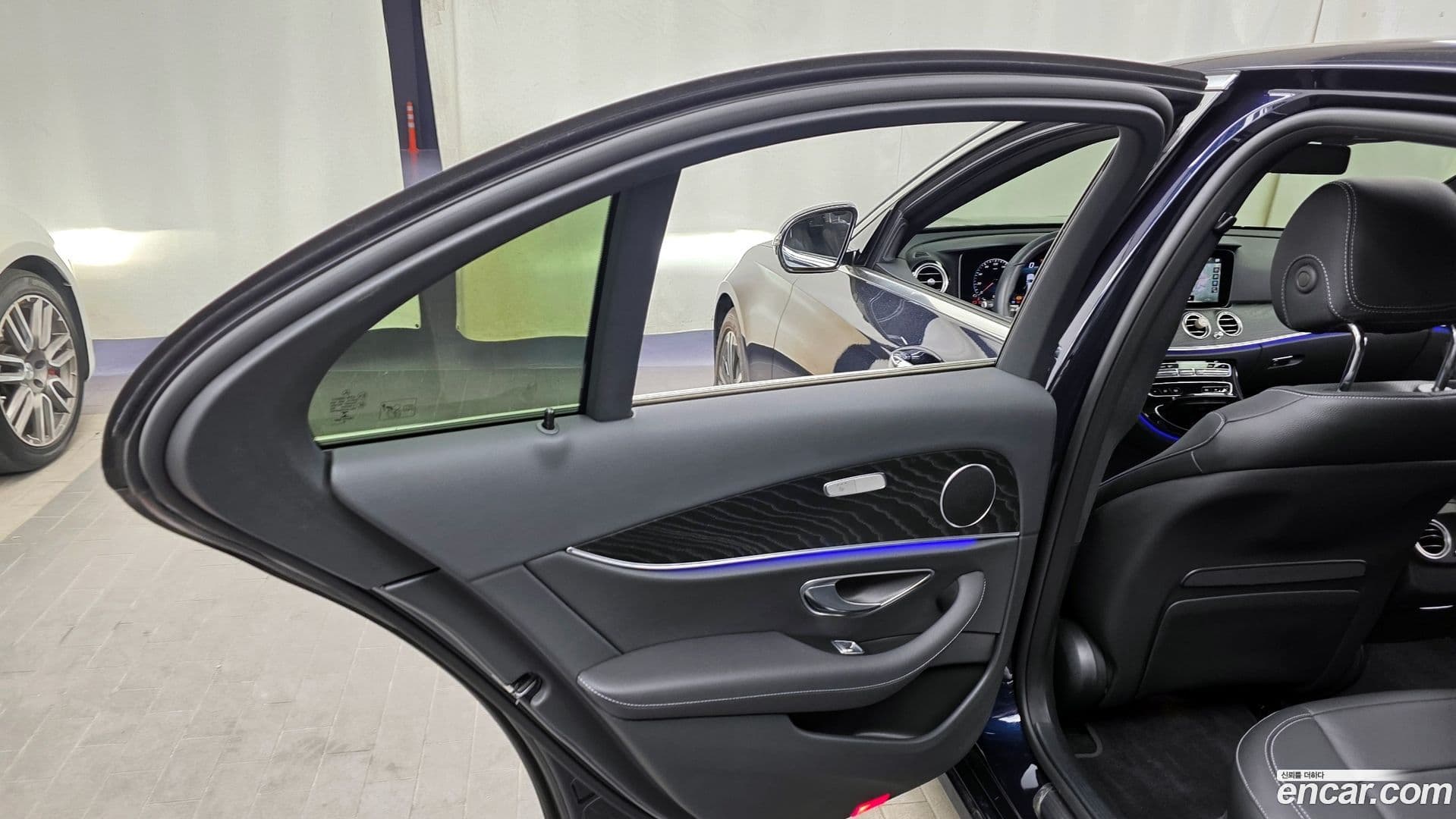 Main__Slider__Photo:E-Class Mercedes-Benz 2022.1-24