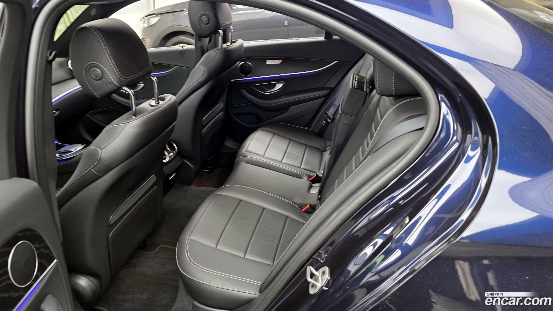 Main__Slider__Photo:E-Class Mercedes-Benz 2022.1-25