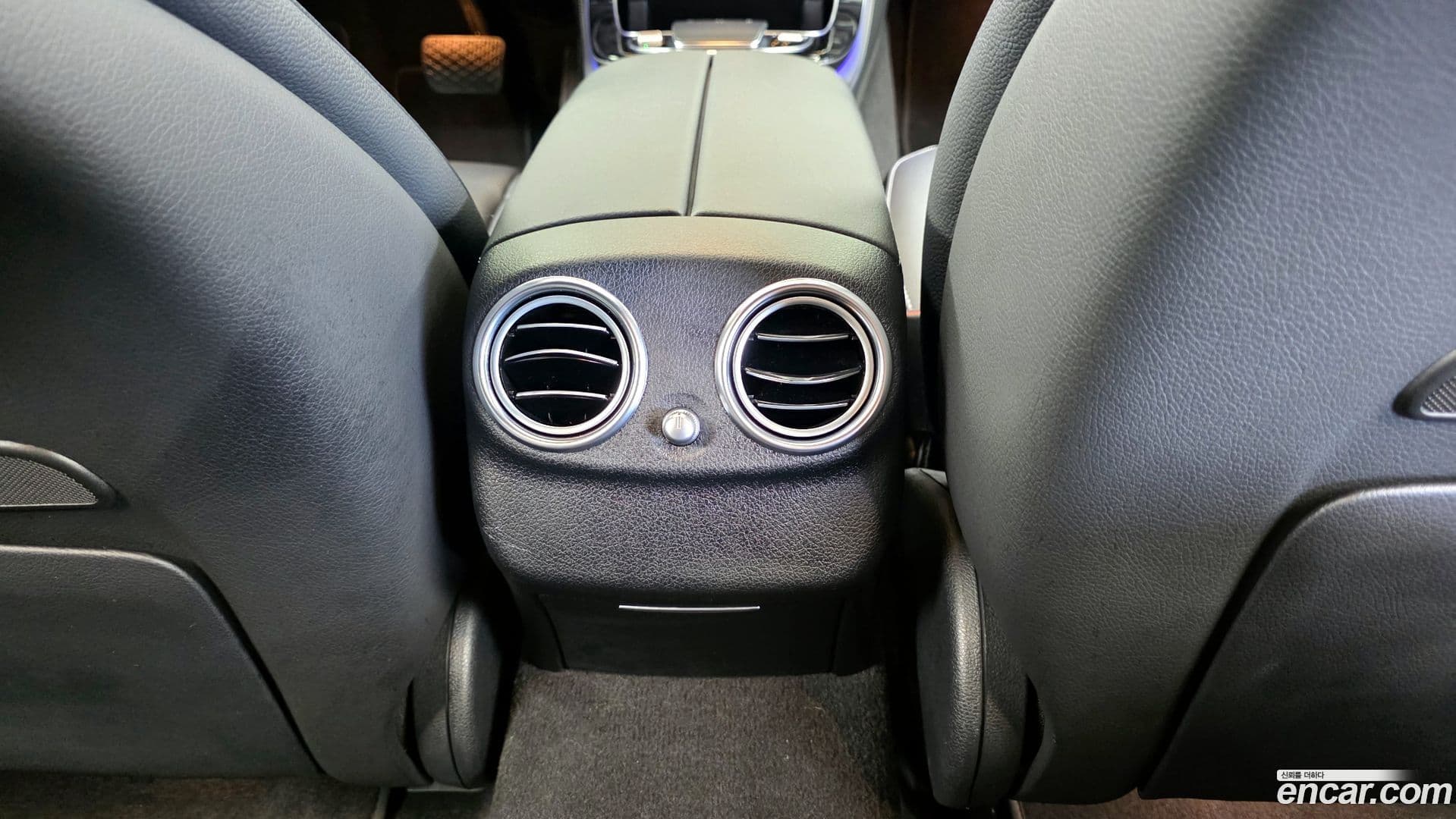 Main__Slider__Photo:E-Class Mercedes-Benz 2022.1-30