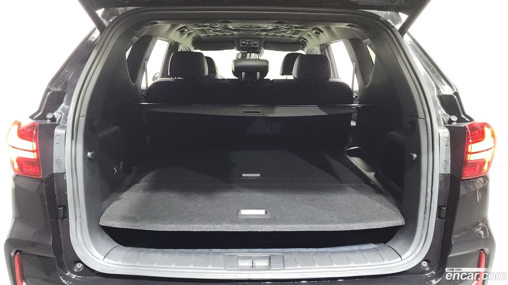 Main__Slider__Photo:Rexton KG Mobility 2022.6-19