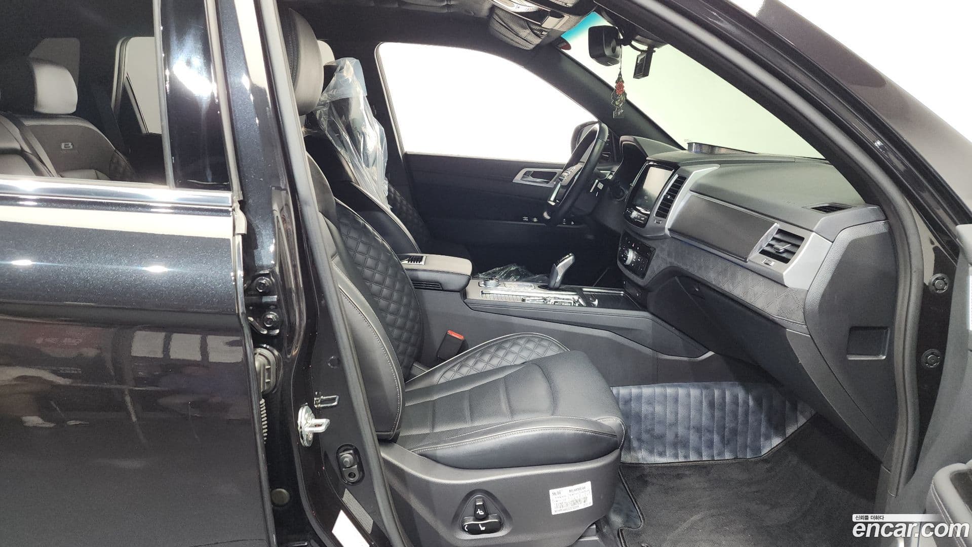 Main__Slider__Photo:Rexton KG Mobility 2022.6-25