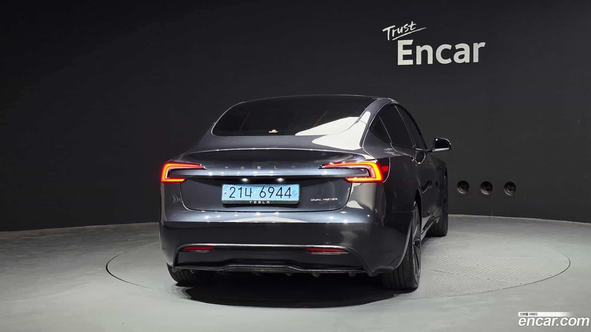 Model 3 Tesla 2024.5-OUTER-004