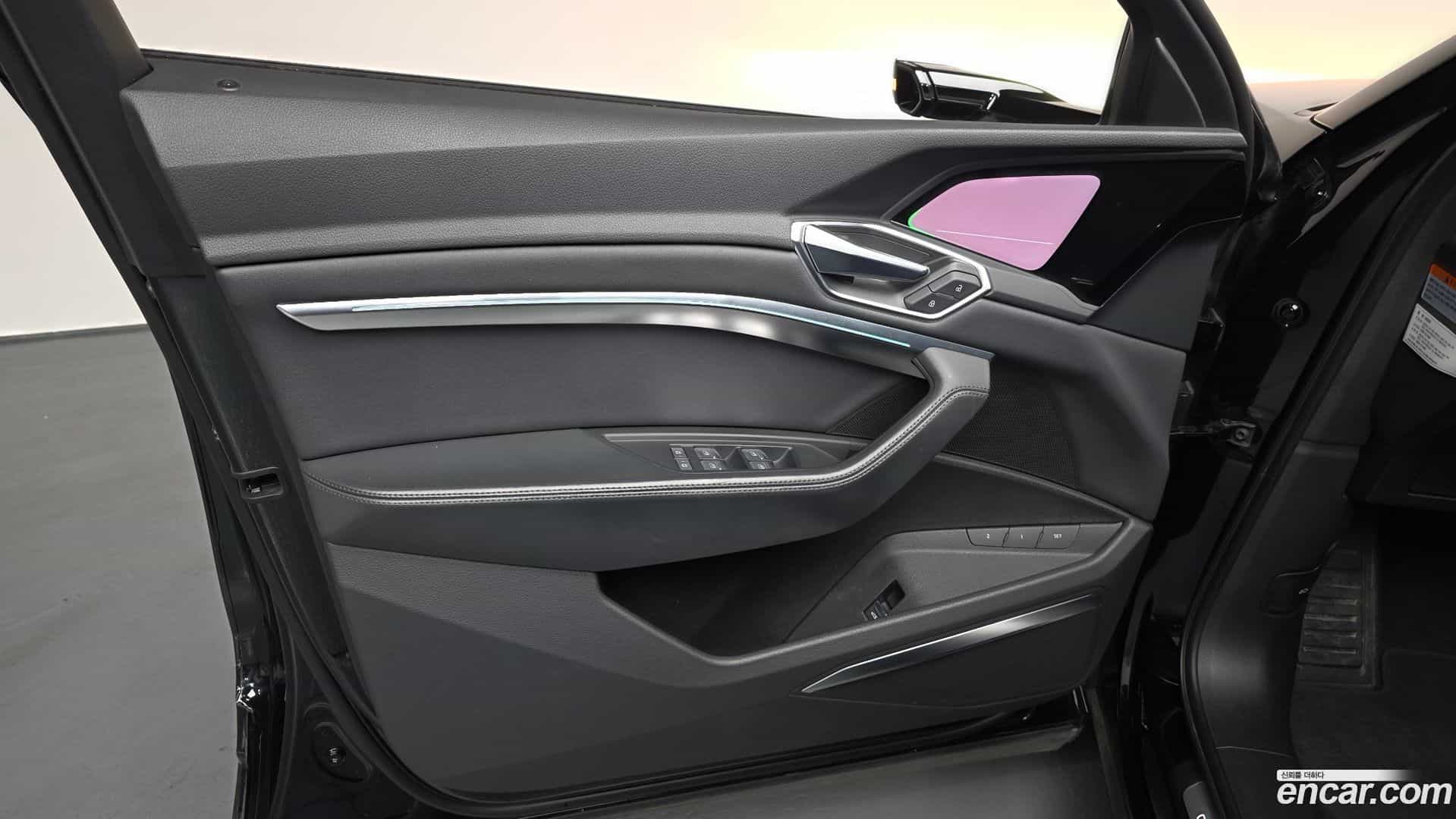 e-tron Audi 2023.3-INNER-009