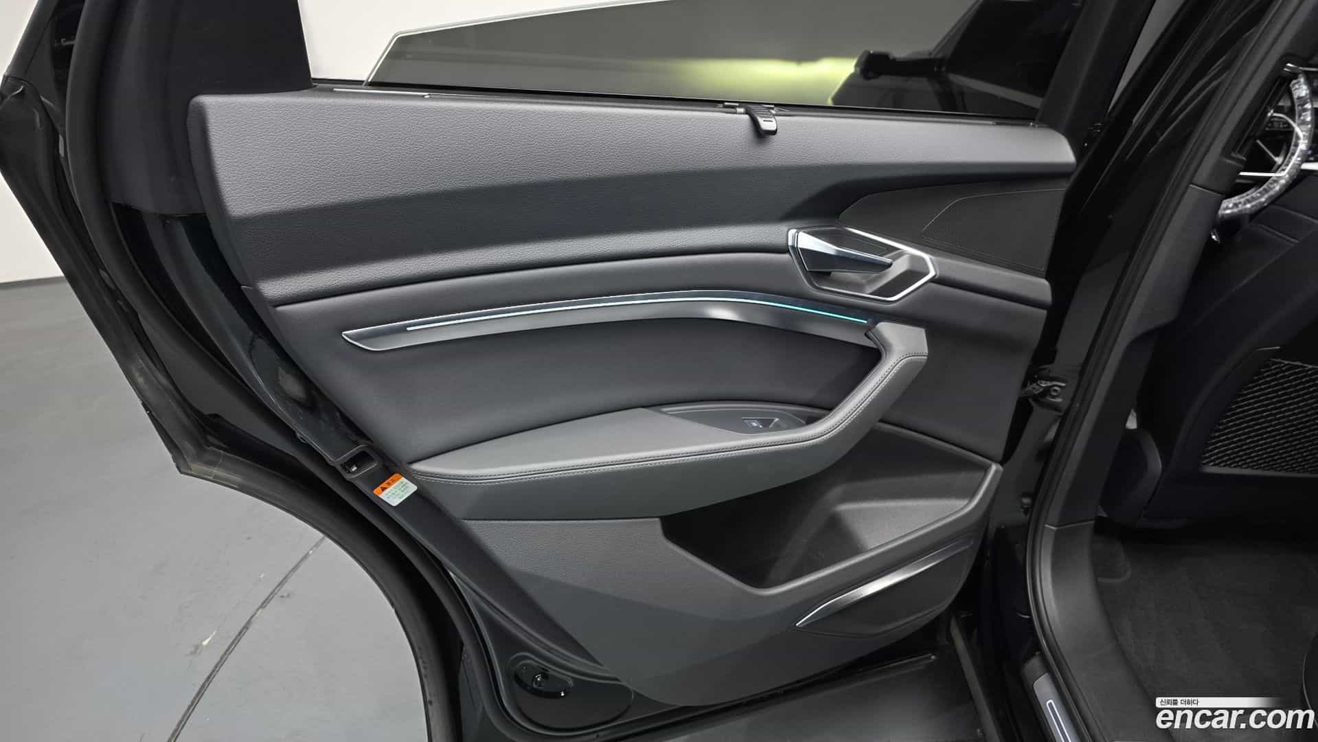 e-tron Audi 2023.3-INNER-034