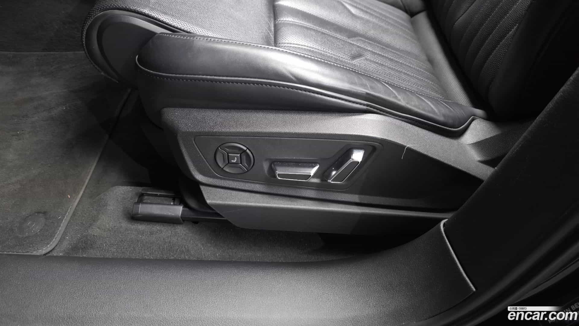 e-tron Audi 2023.3-INNER-010