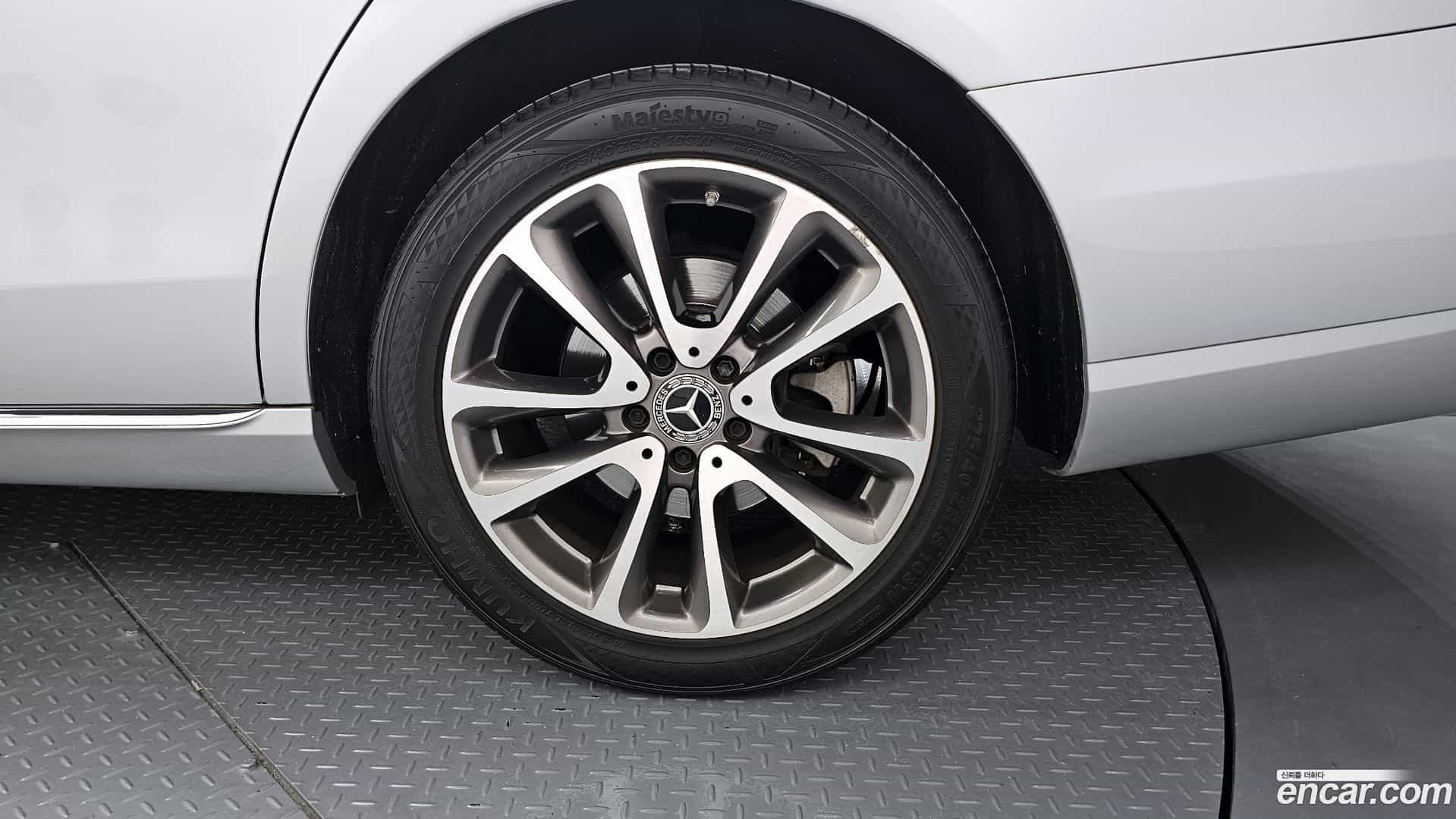 E-Class Mercedes-Benz 2018.7-OUTER-031