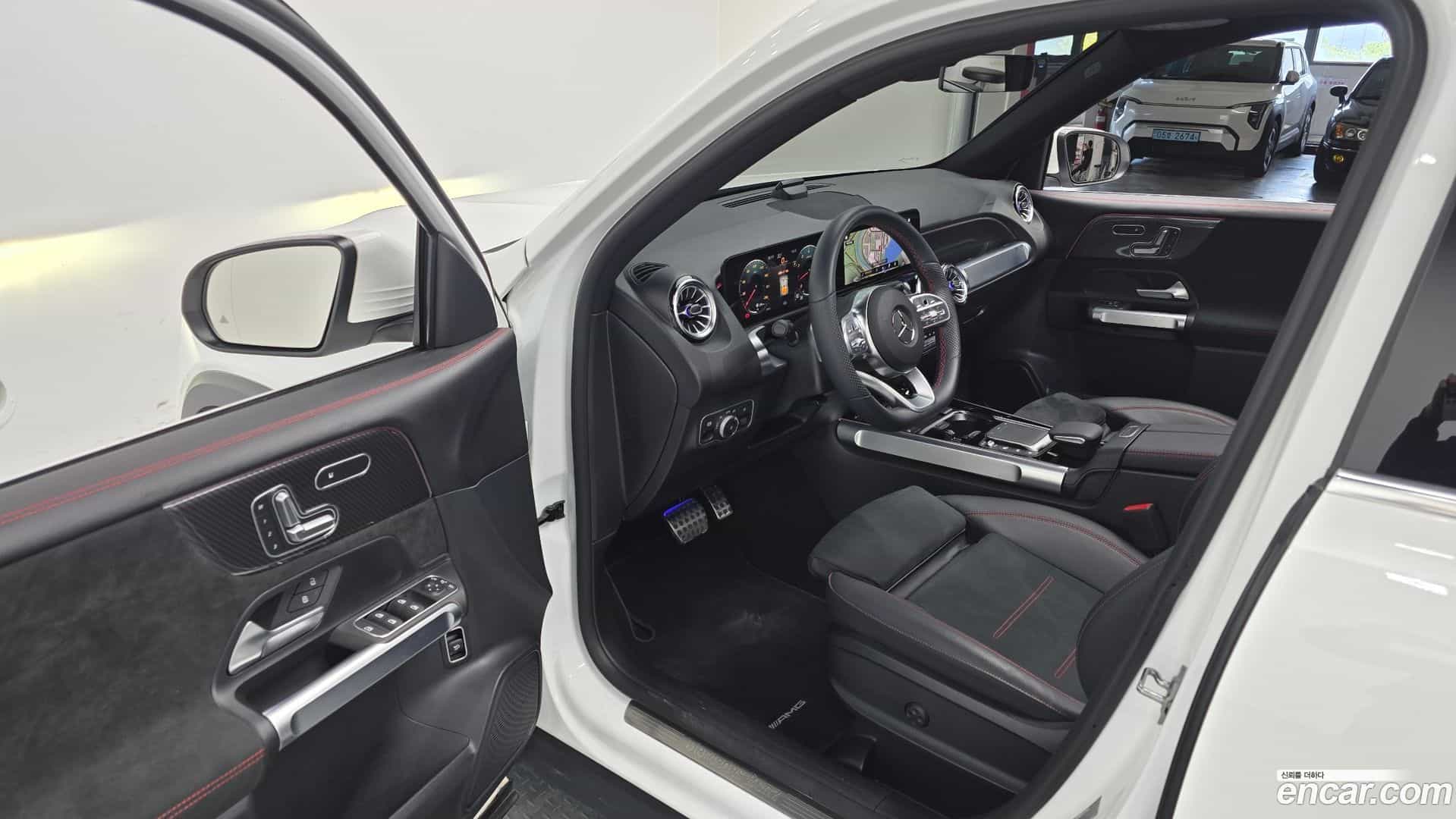 GLB-Class Mercedes-Benz 2023.8-INNER-010
