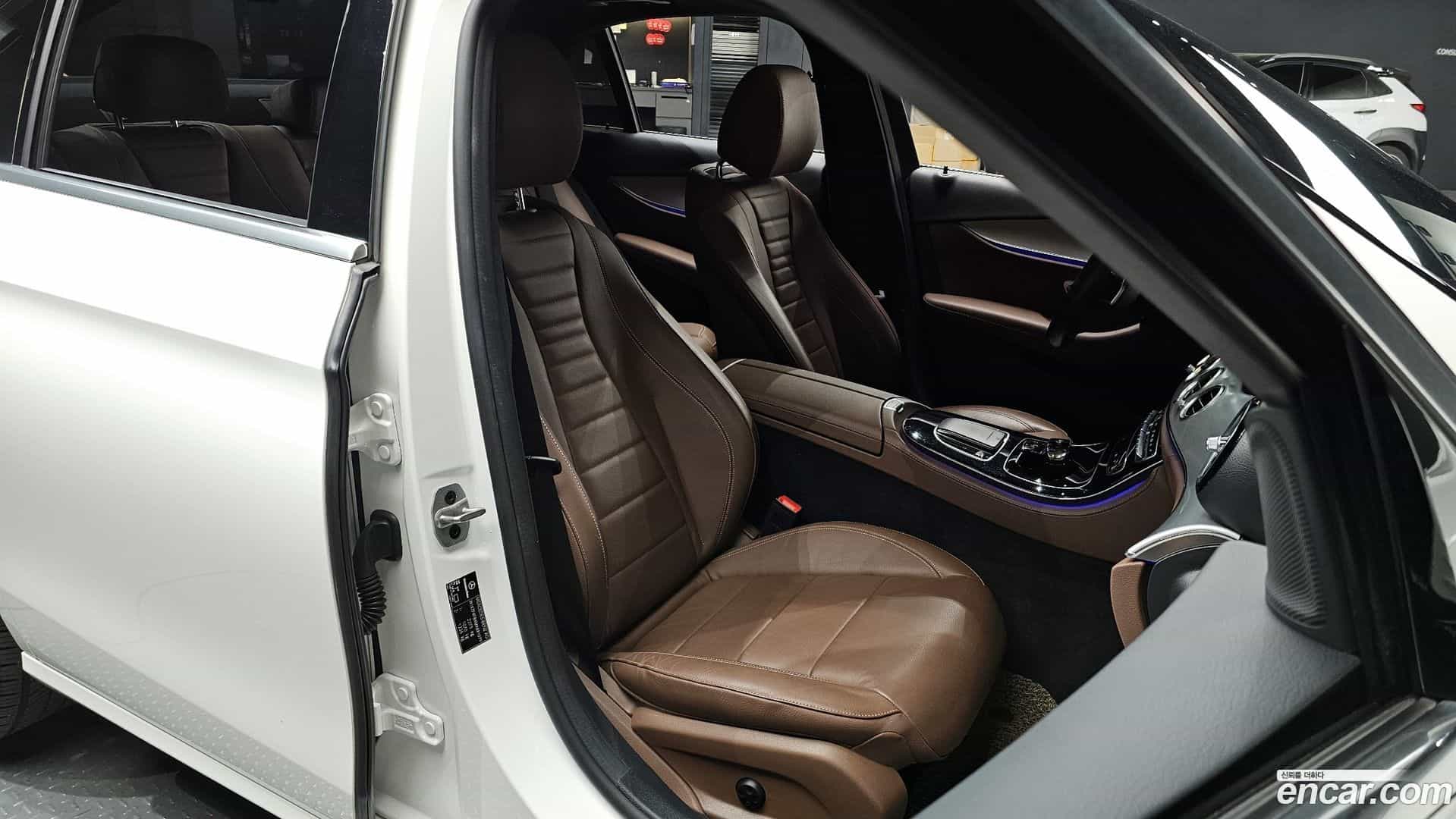 E-Class Mercedes-Benz 2020.11-INNER-010