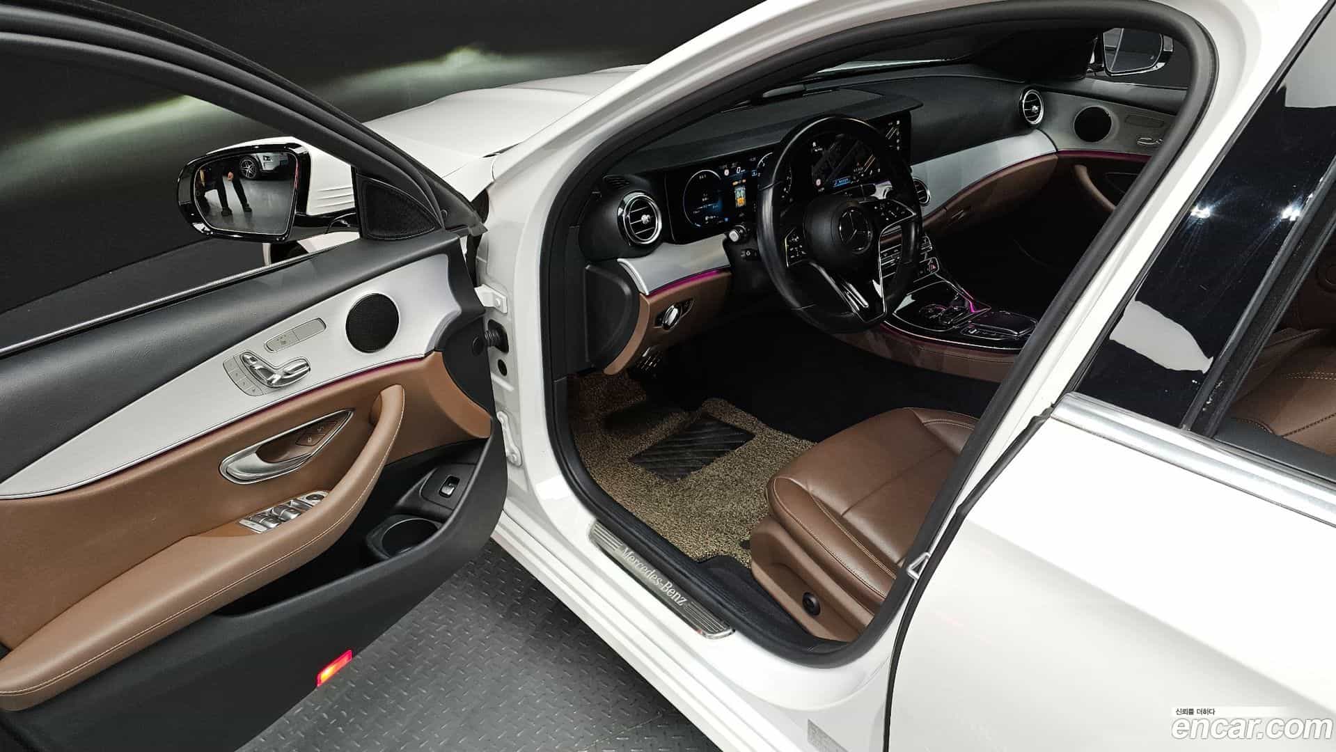 E-Class Mercedes-Benz 2020.11-OPTION-015