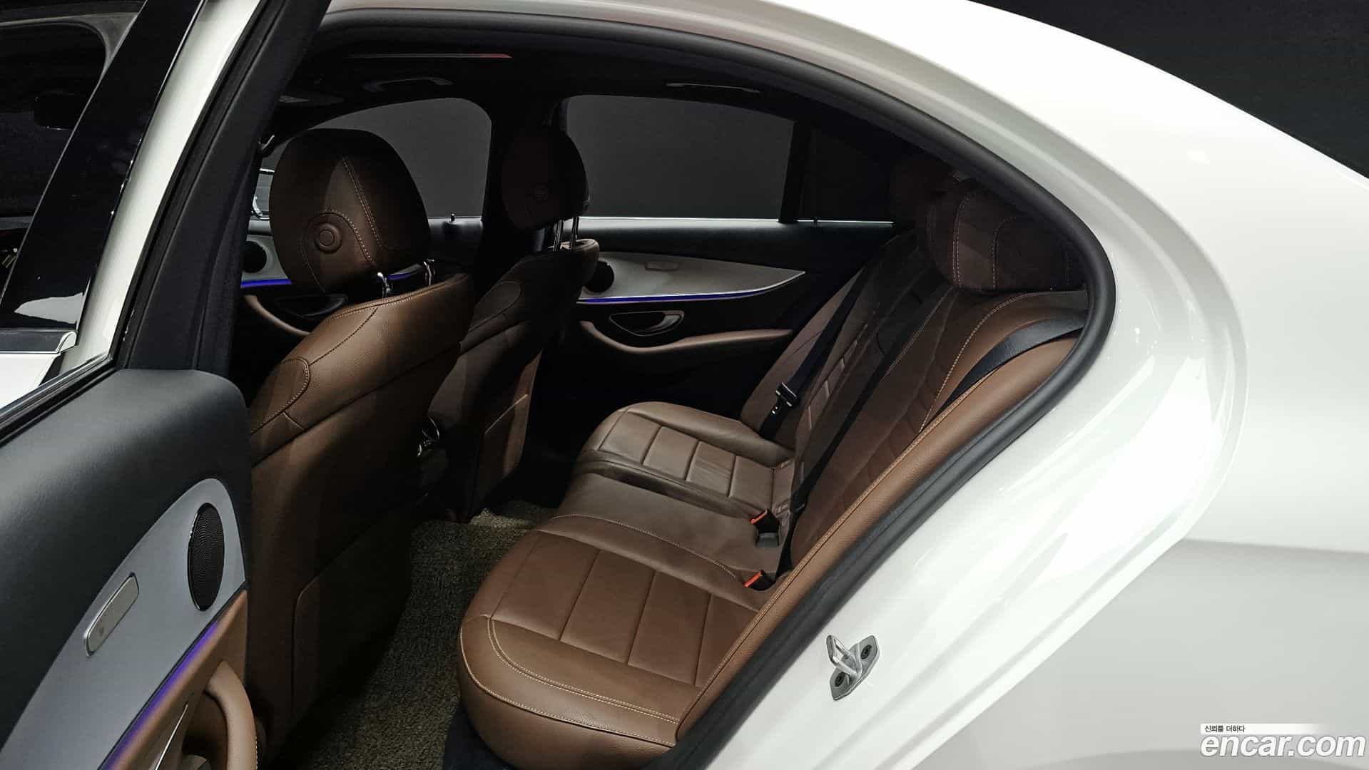 E-Class Mercedes-Benz 2020.11-OPTION-016