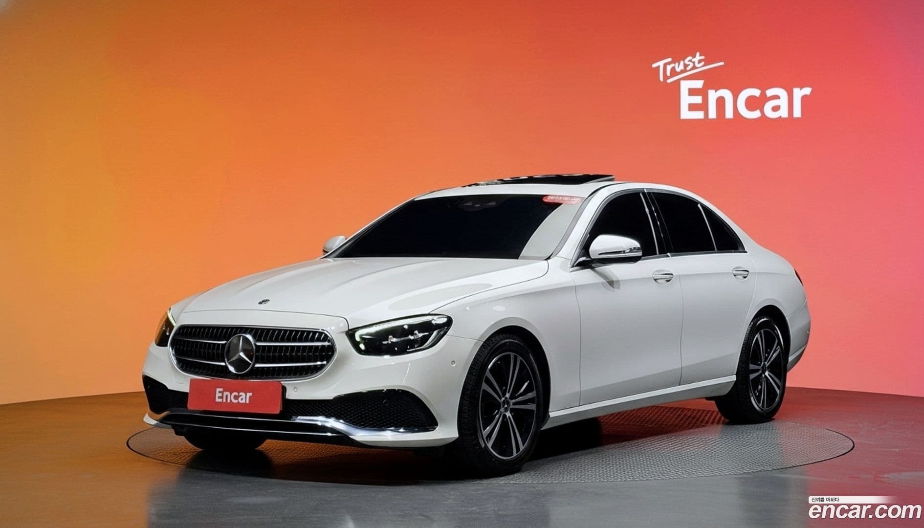 Main__Slider__Photo:E-Class Mercedes-Benz 2020.11-0