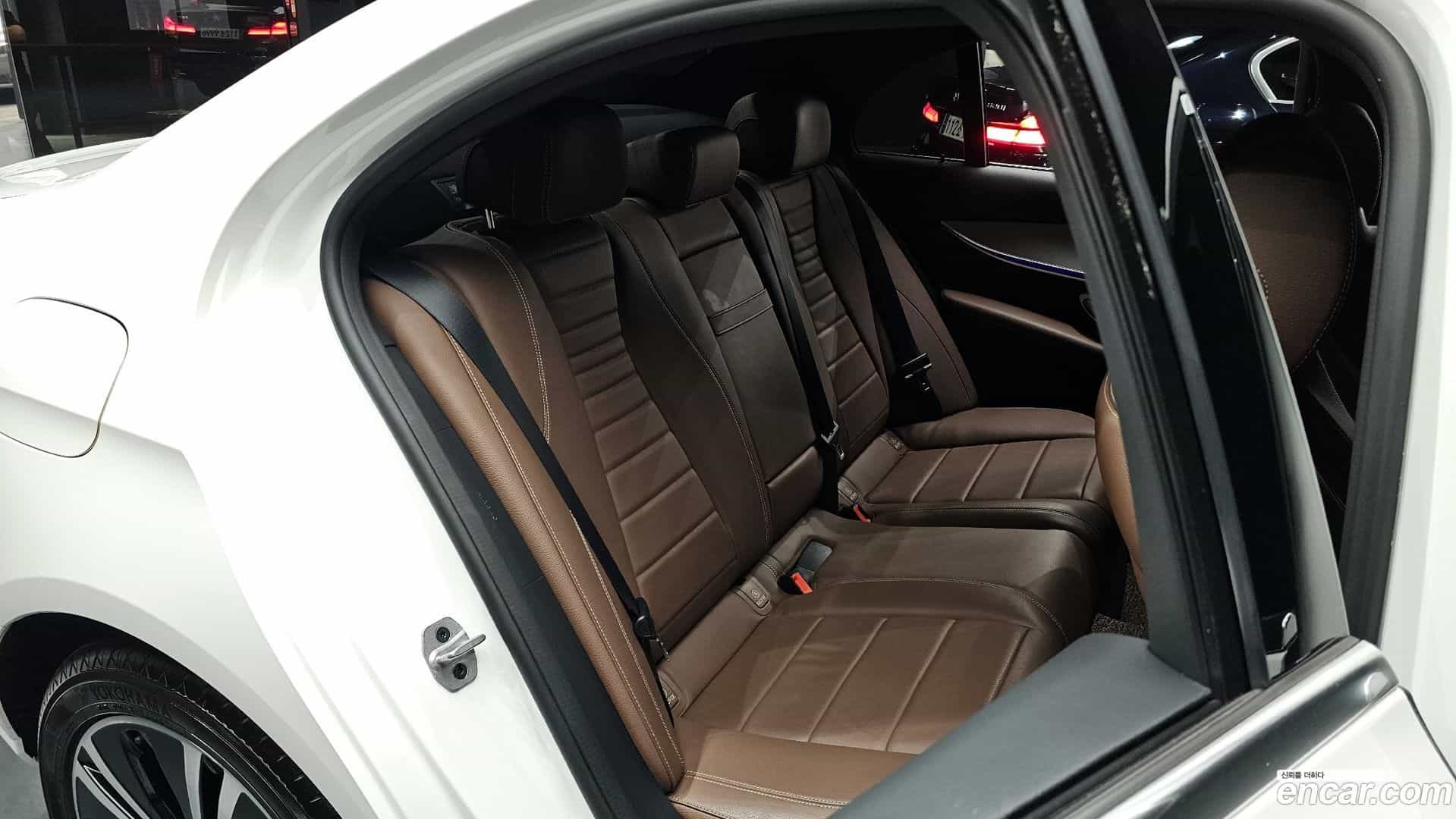 E-Class Mercedes-Benz 2020.11-INNER-036