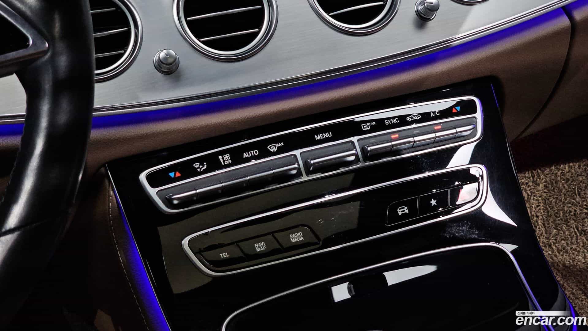 E-Class Mercedes-Benz 2020.11-OPTION-046