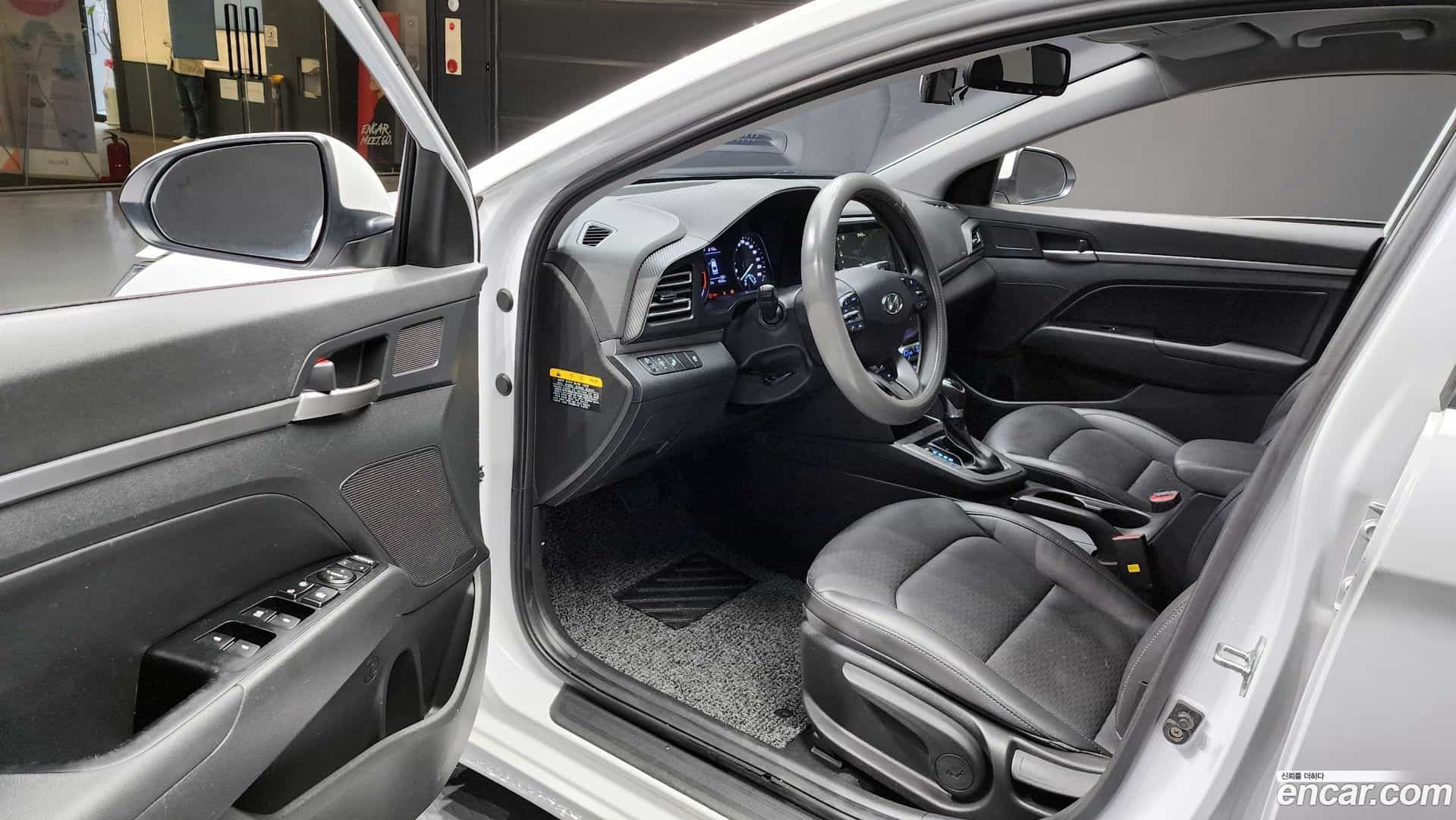 AVANTE Hyundai 2019.11-INNER-010
