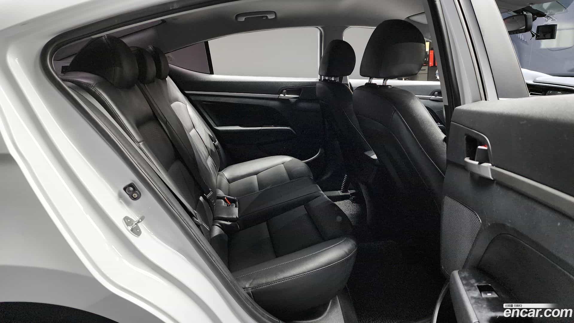 AVANTE Hyundai 2019.11-OPTION-015