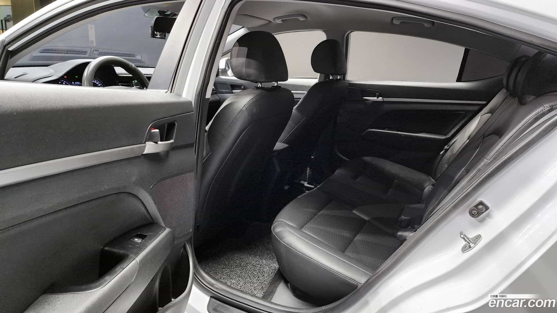 AVANTE Hyundai 2019.11-OPTION-016