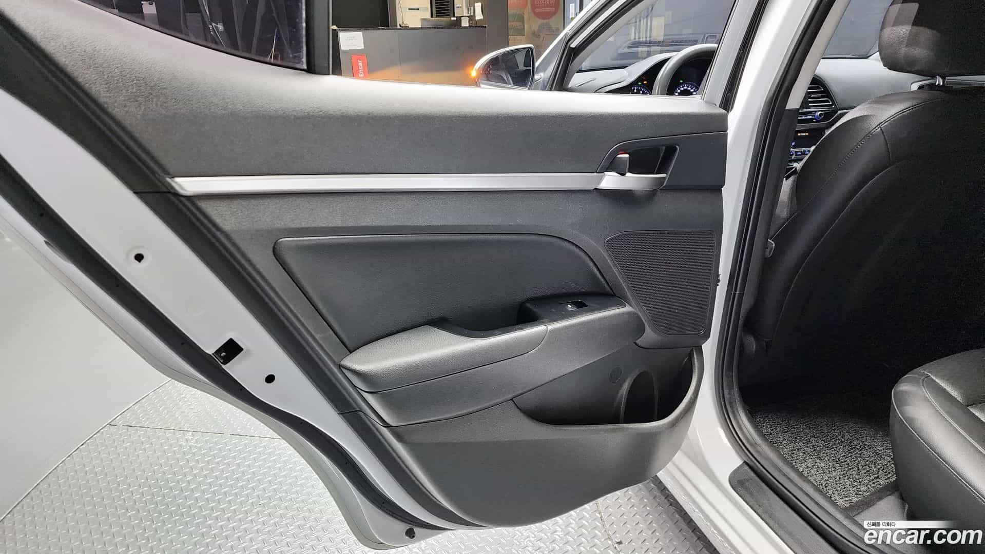 AVANTE Hyundai 2019.11-INNER-035