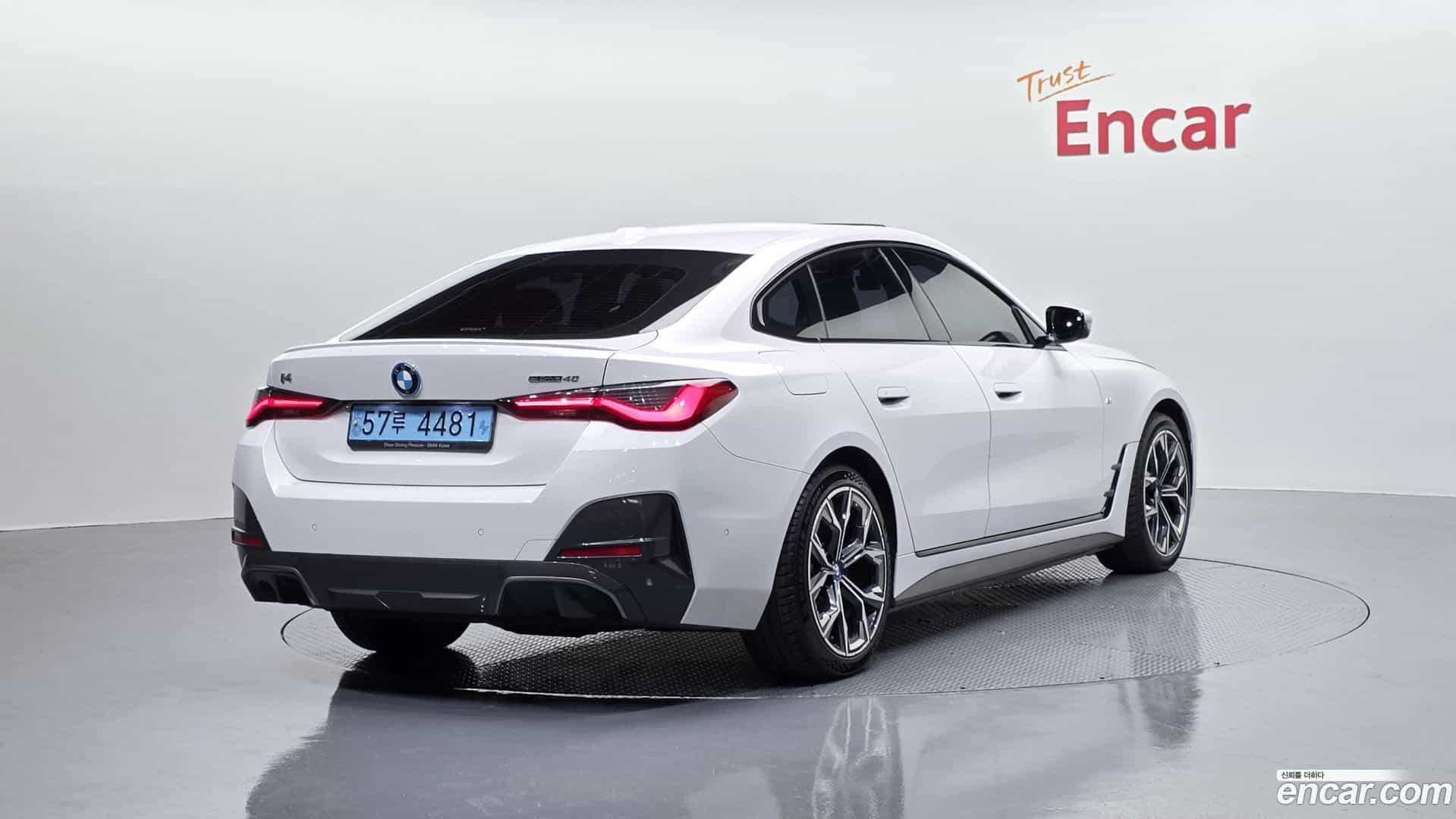 i4 BMW 2022.9-OUTER-002