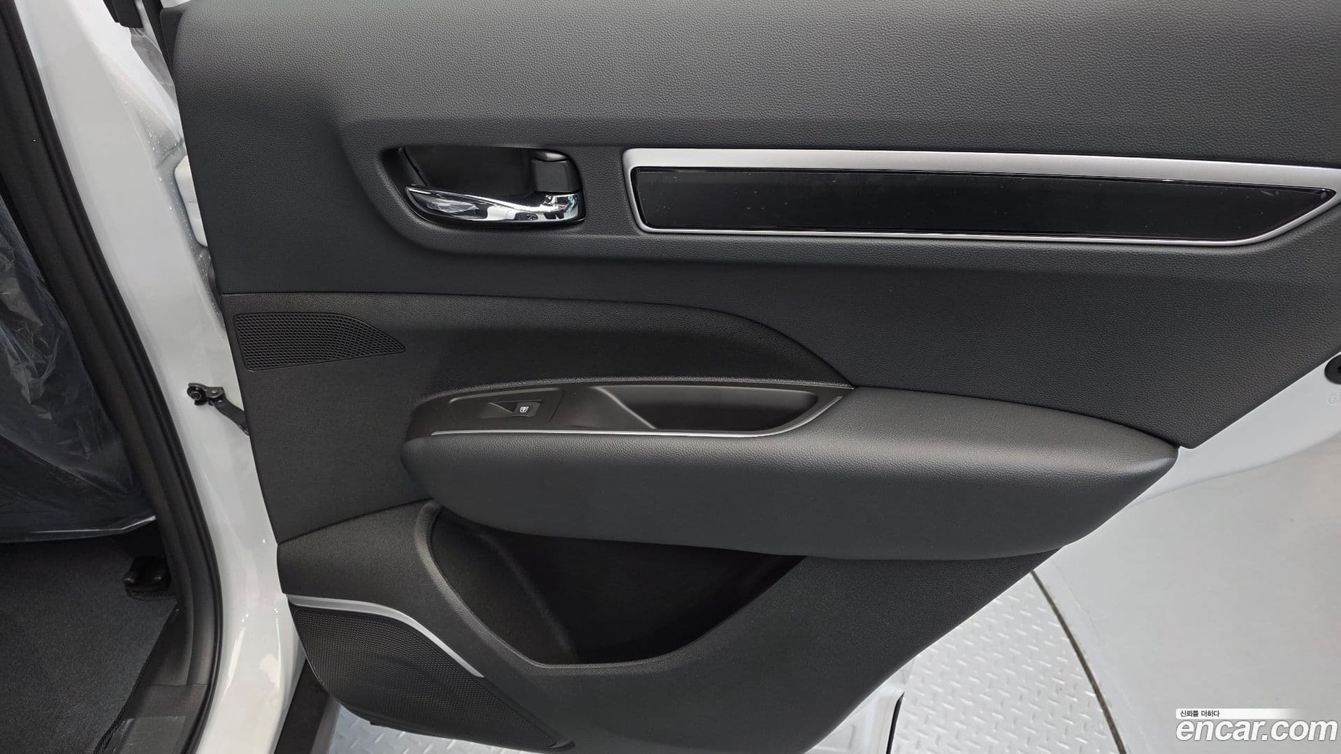 Main__Slider__Photo:QM6 Renault Korea 2026.0-24