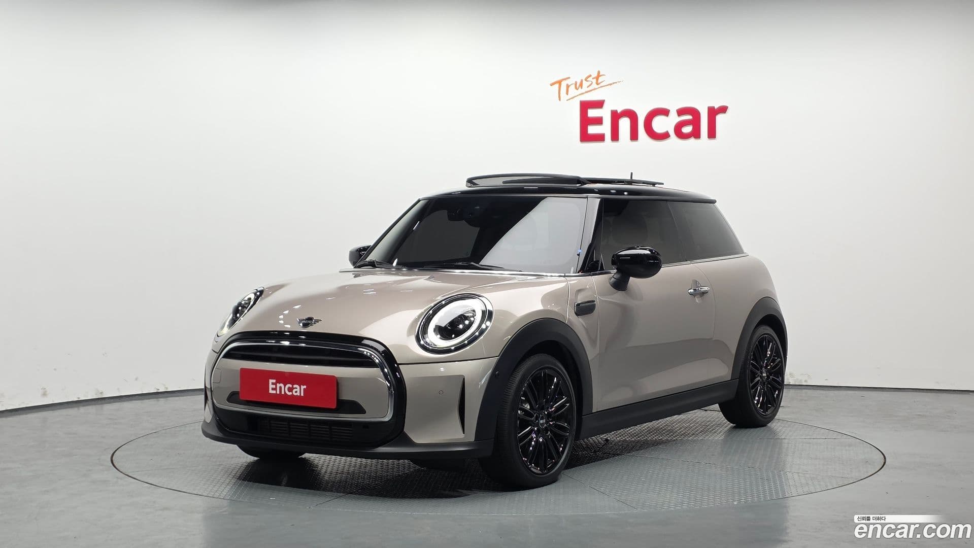 Main__Slider__Photo:Cooper Mini 2023.10-0