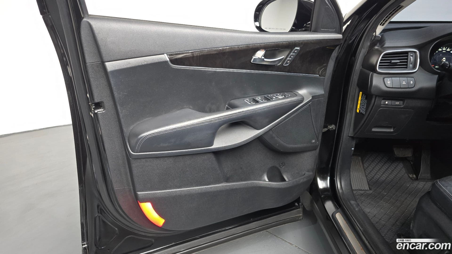Main__Slider__Photo:Sorento Kia 2015.4-23