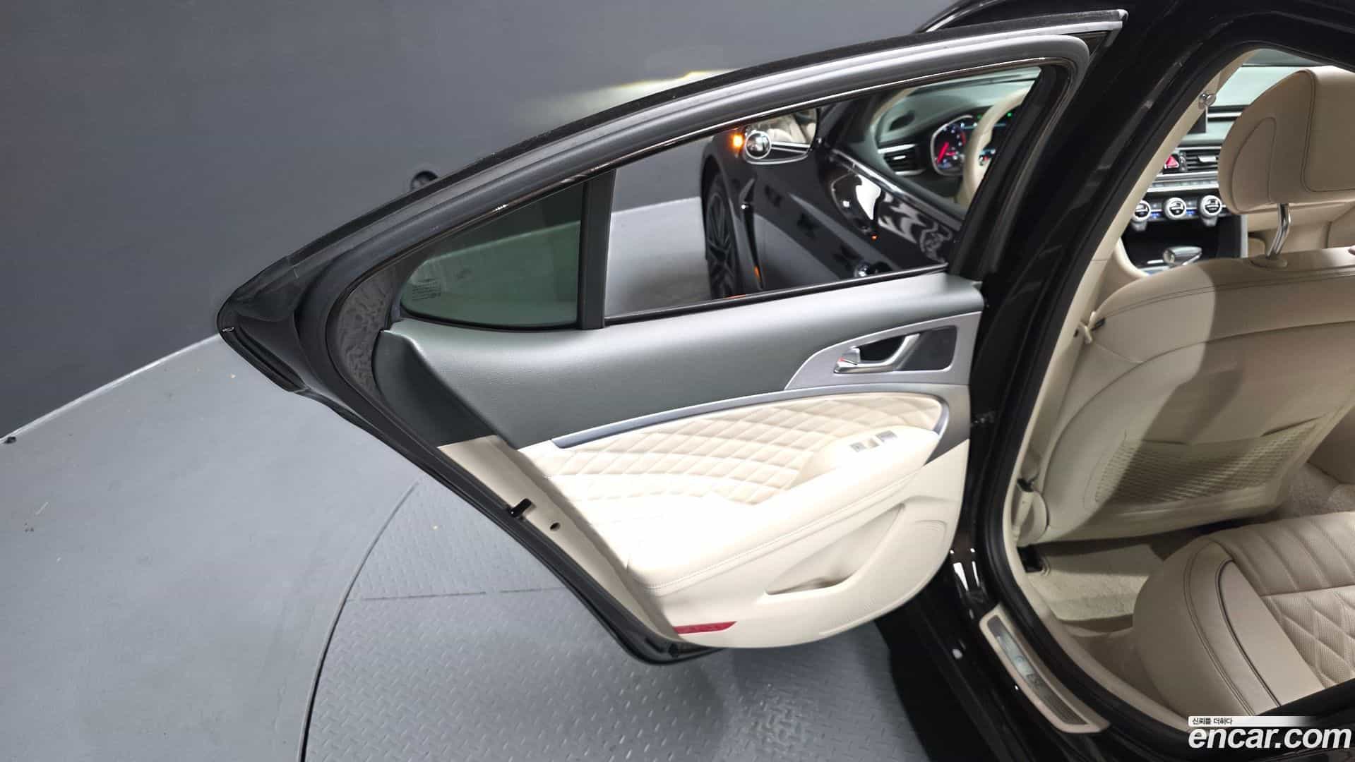 G70 Genesis 2018.2-INNER-035